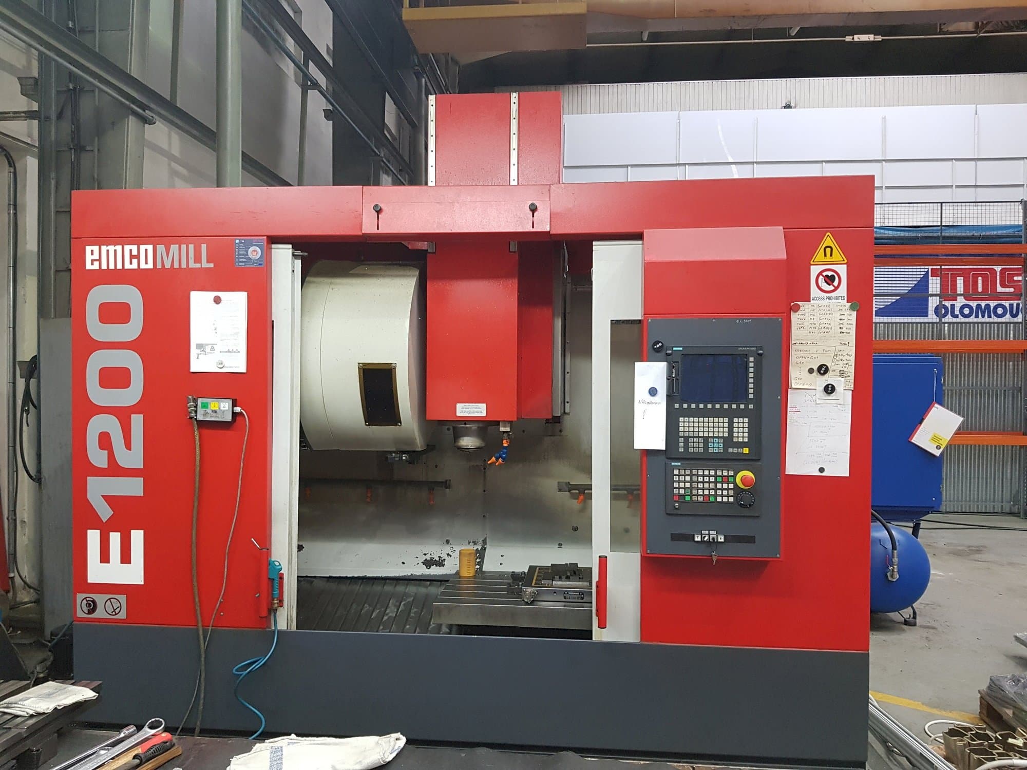 Vista Frontal da EMCO Emcomill E 1200 máquina