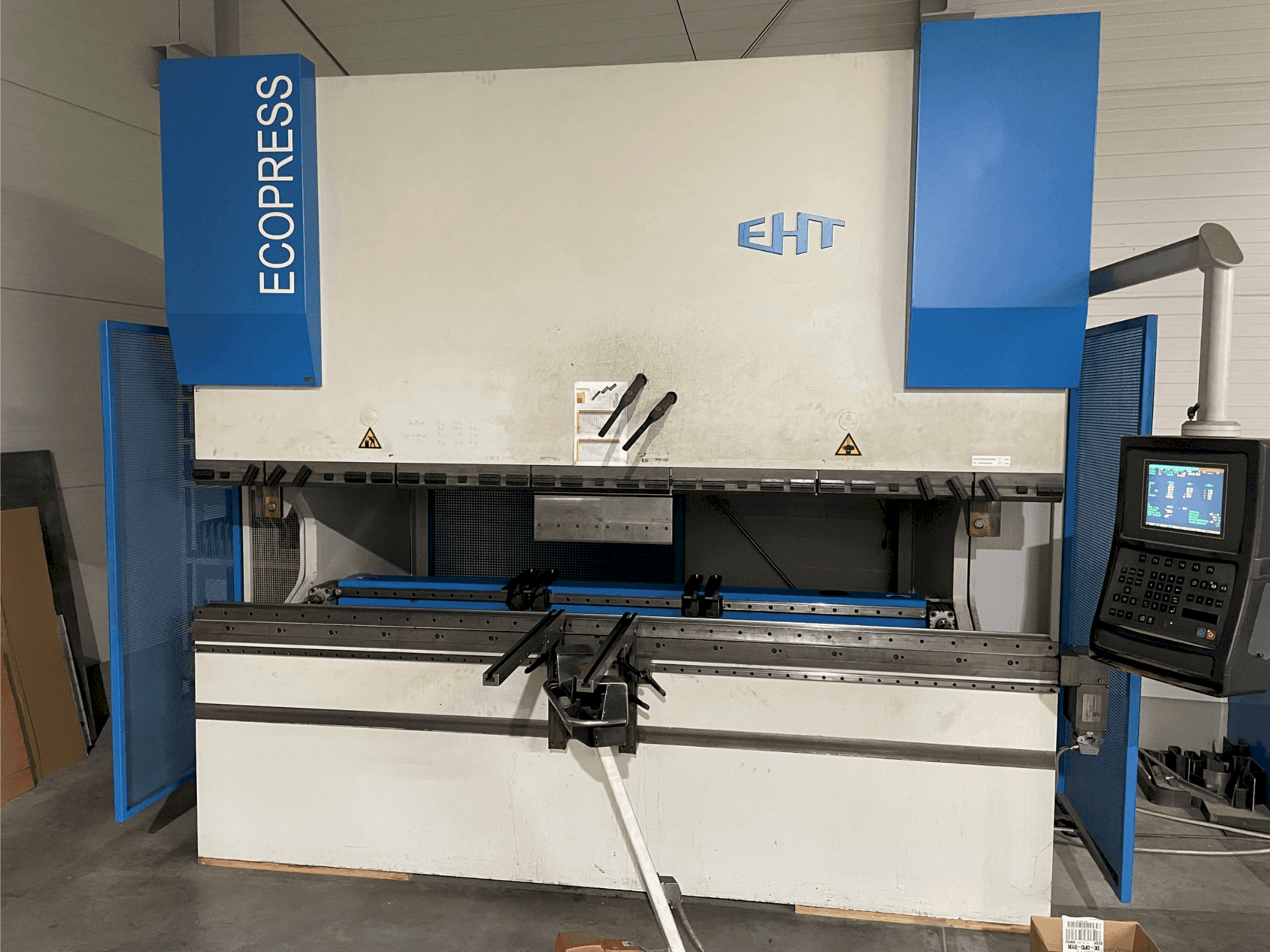 Vista Frontal da EHT Ecopress 135-30 máquina
