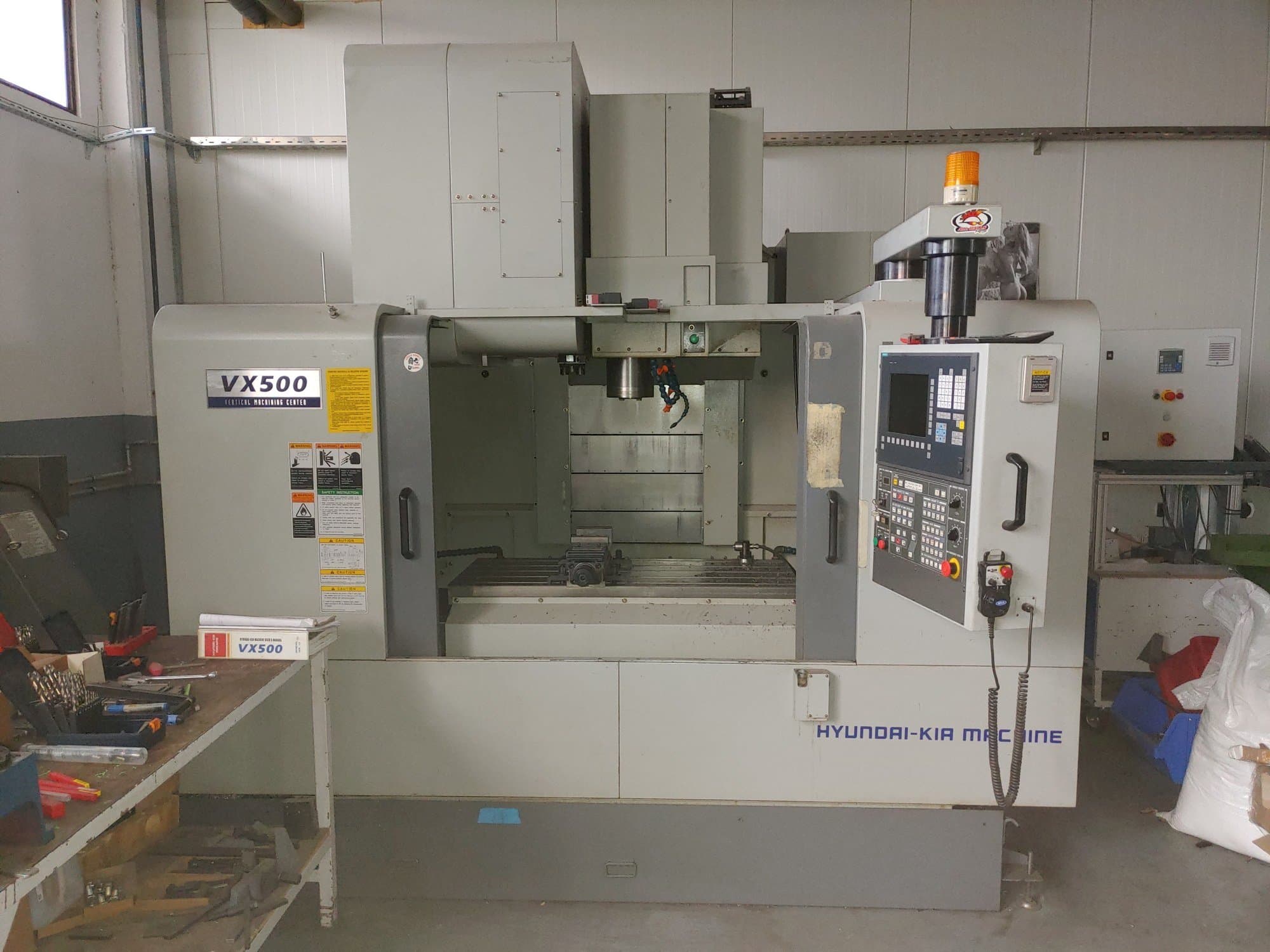 Vista Frontal da Hyundai Kia VX 500 máquina