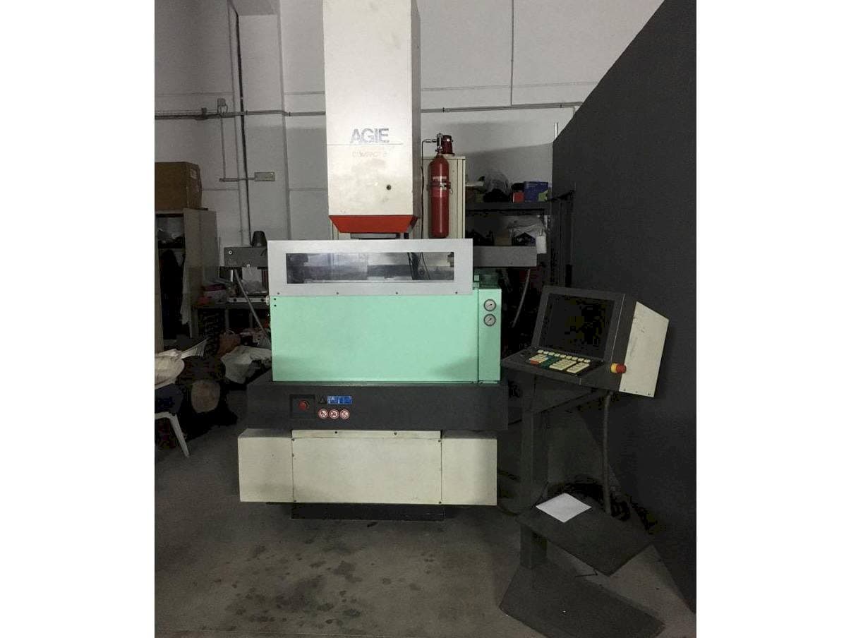 Vista Frontal da AGIE Agietron Compact 3 máquina