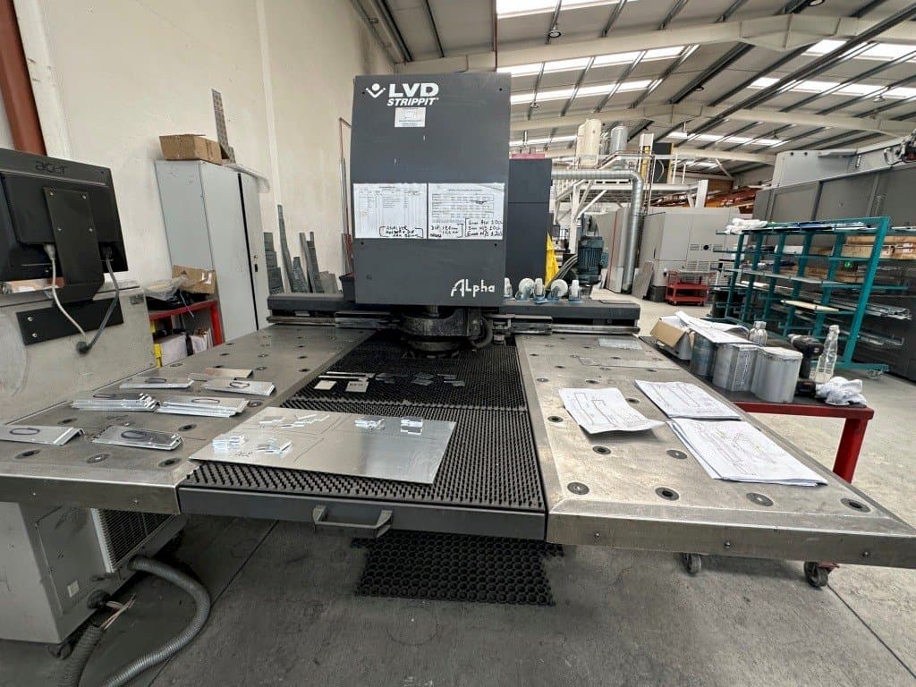 Vista Frontal da LVD Alpha 1212TK máquina