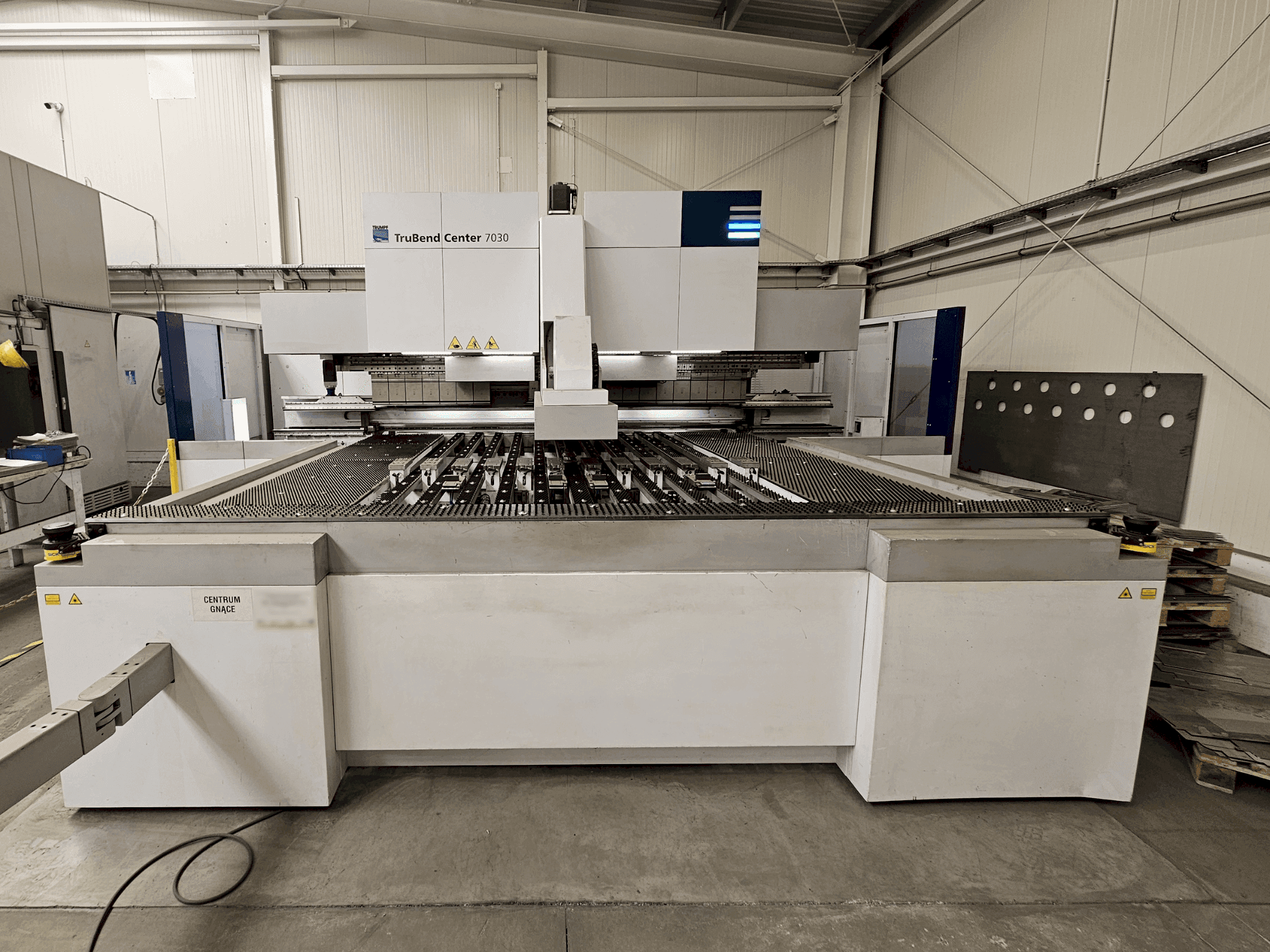 Vista Frontal da TRUMPF TruBend Center 7030 máquina