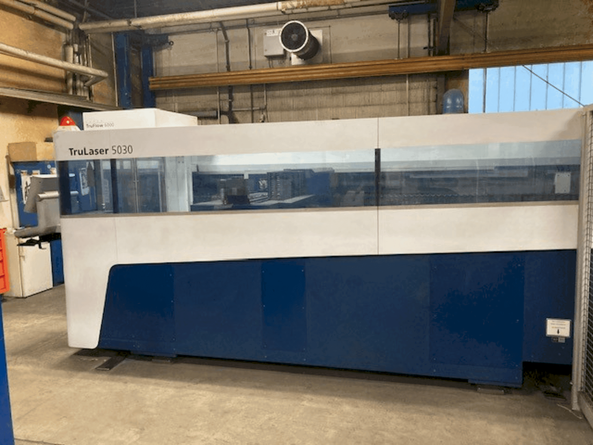 Vista Frontal  da TRUMPF TruLaser 5030 (L52)  máquina