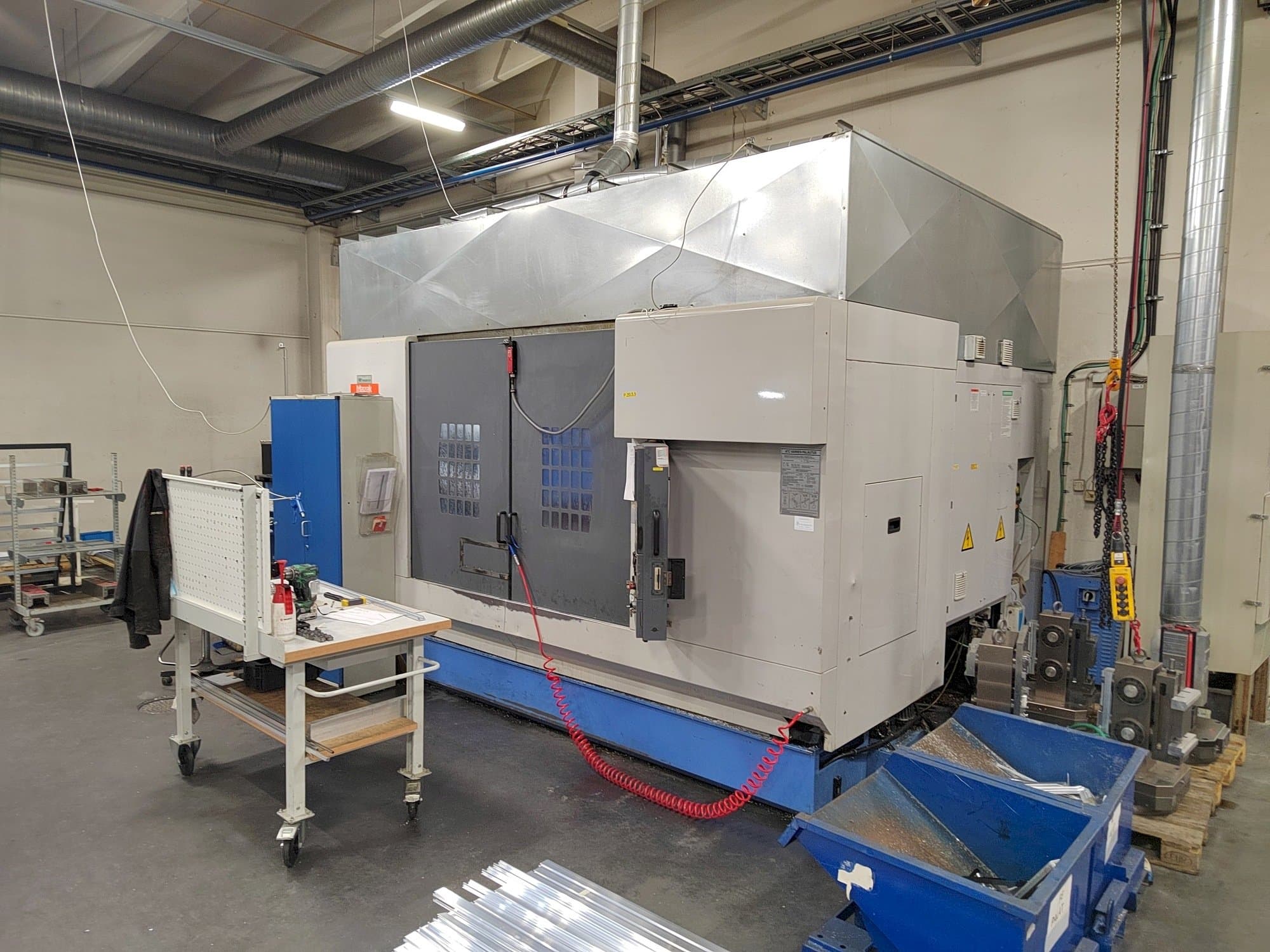 Vista Frontal da Mazak VTC-300C máquina