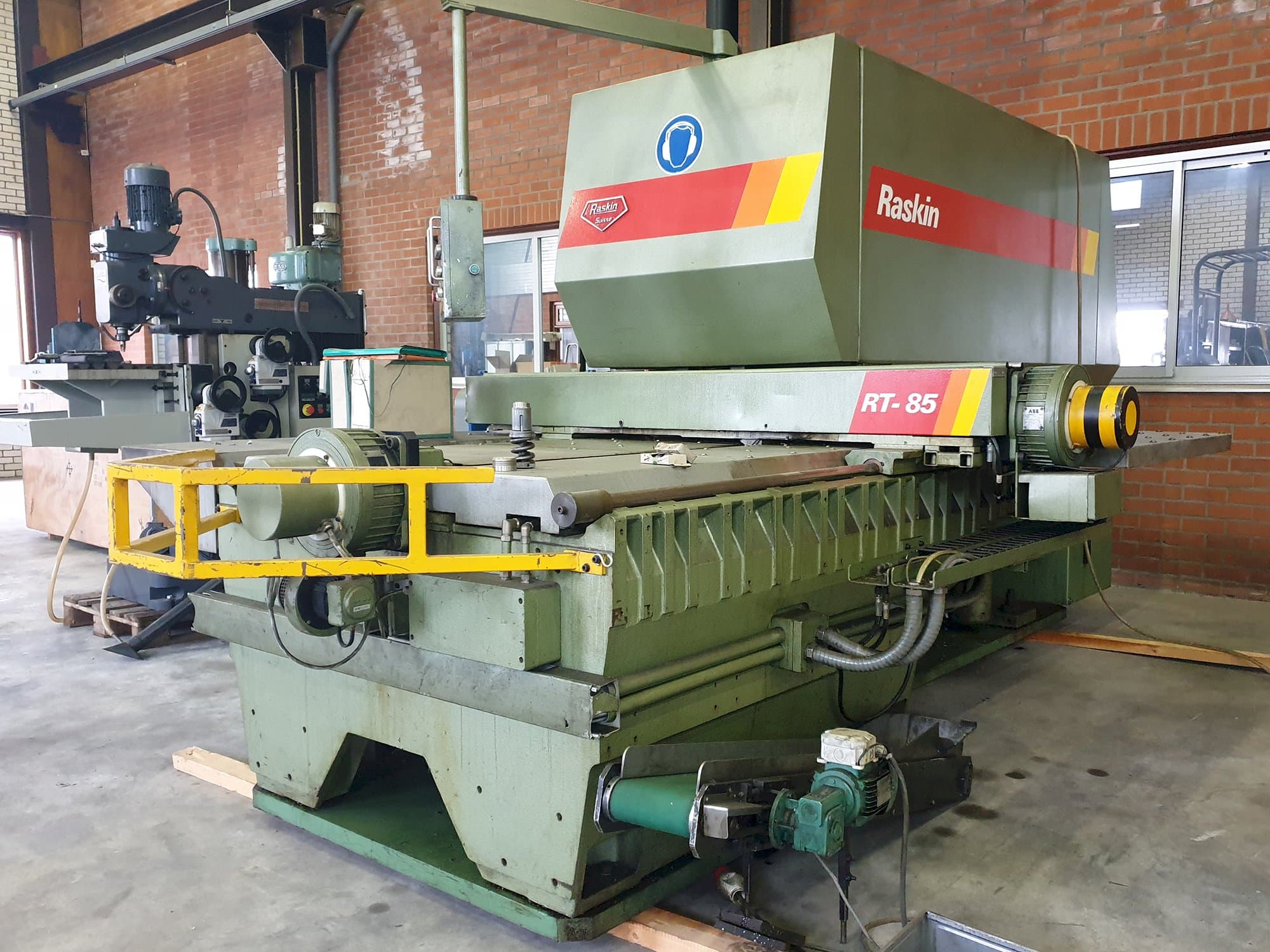 Vista Direita  da Raskin RT-85  máquina