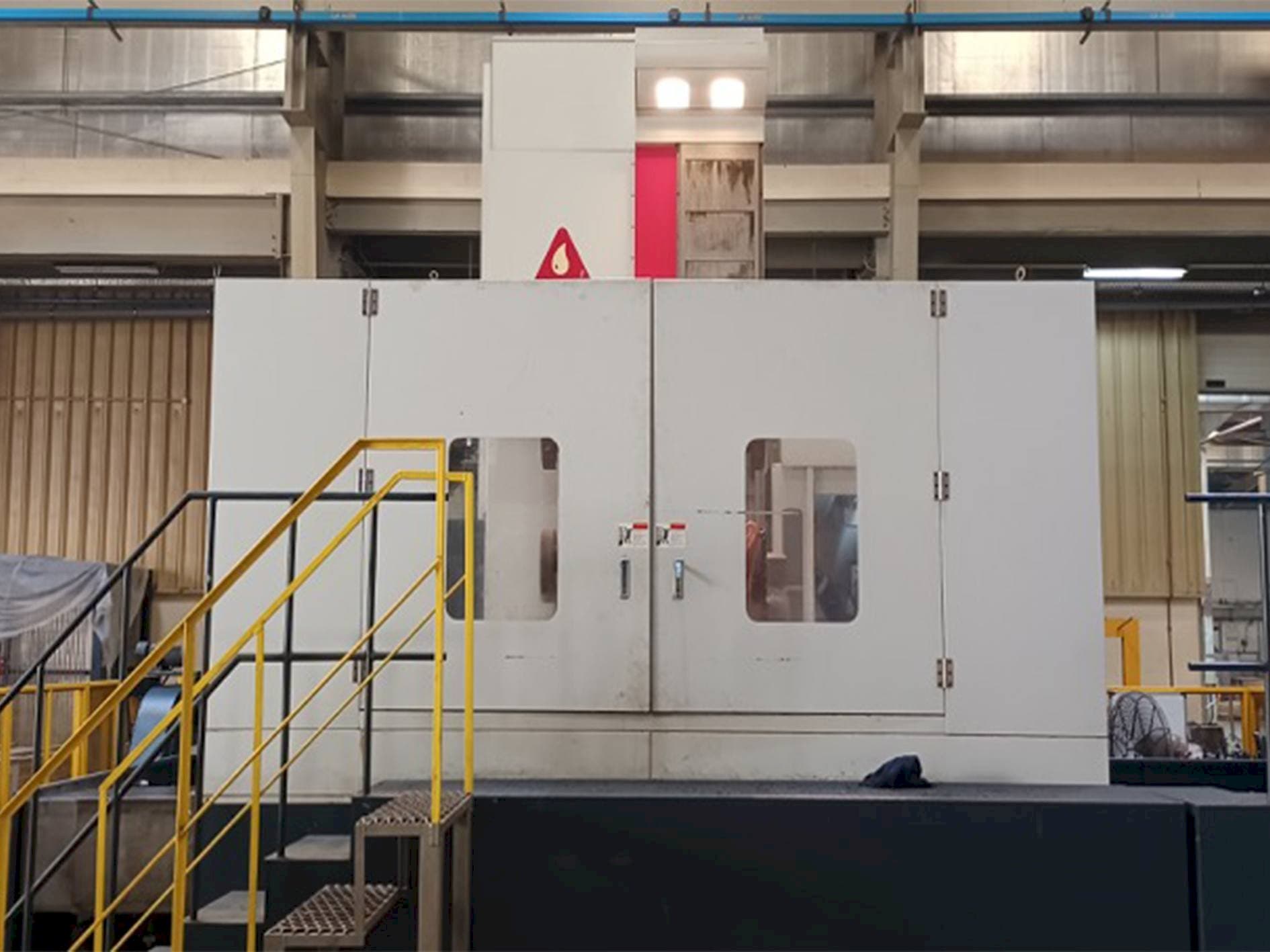 Vista Frontal da YOU JI HBM130/3022 máquina