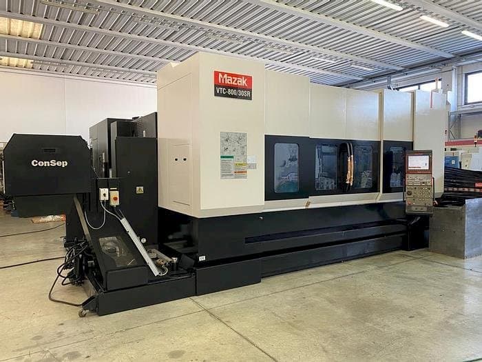 Vista Frontal da Mazak VTC 800/30 SR máquina