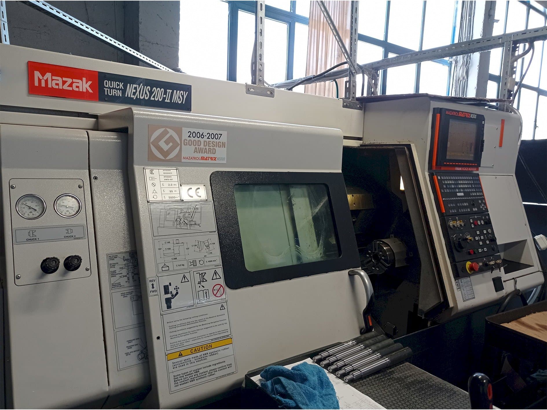 Vista Frontal da Mazak Quick Turn Nexus 200-II MSY máquina