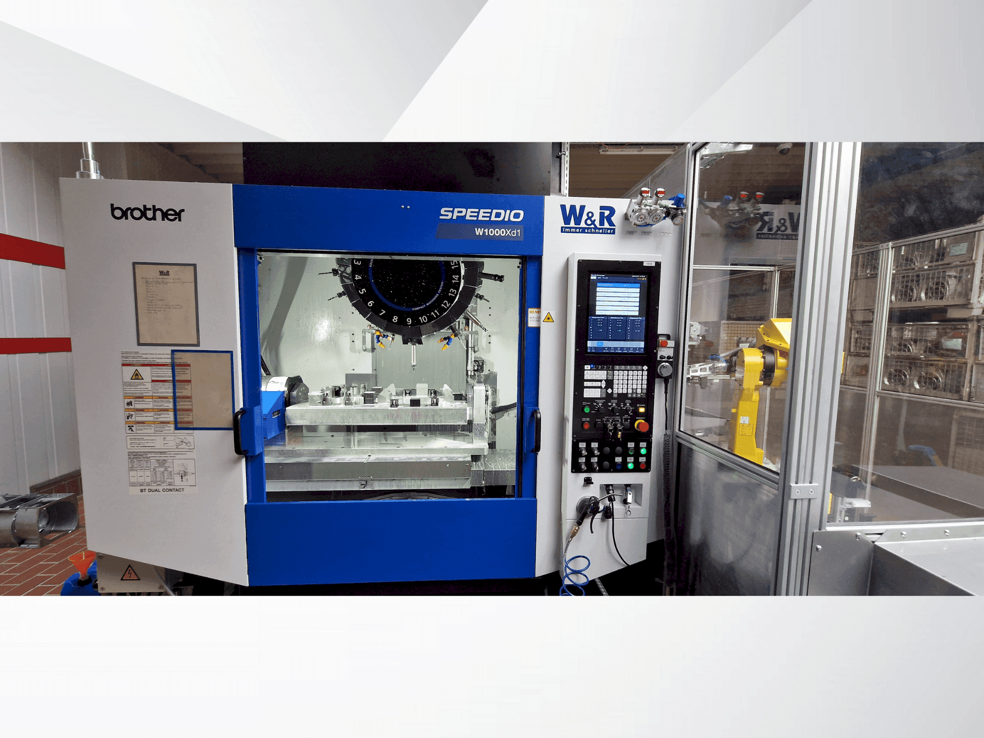 Vista Frontal da Brother Speedio W1000Xd1 máquina