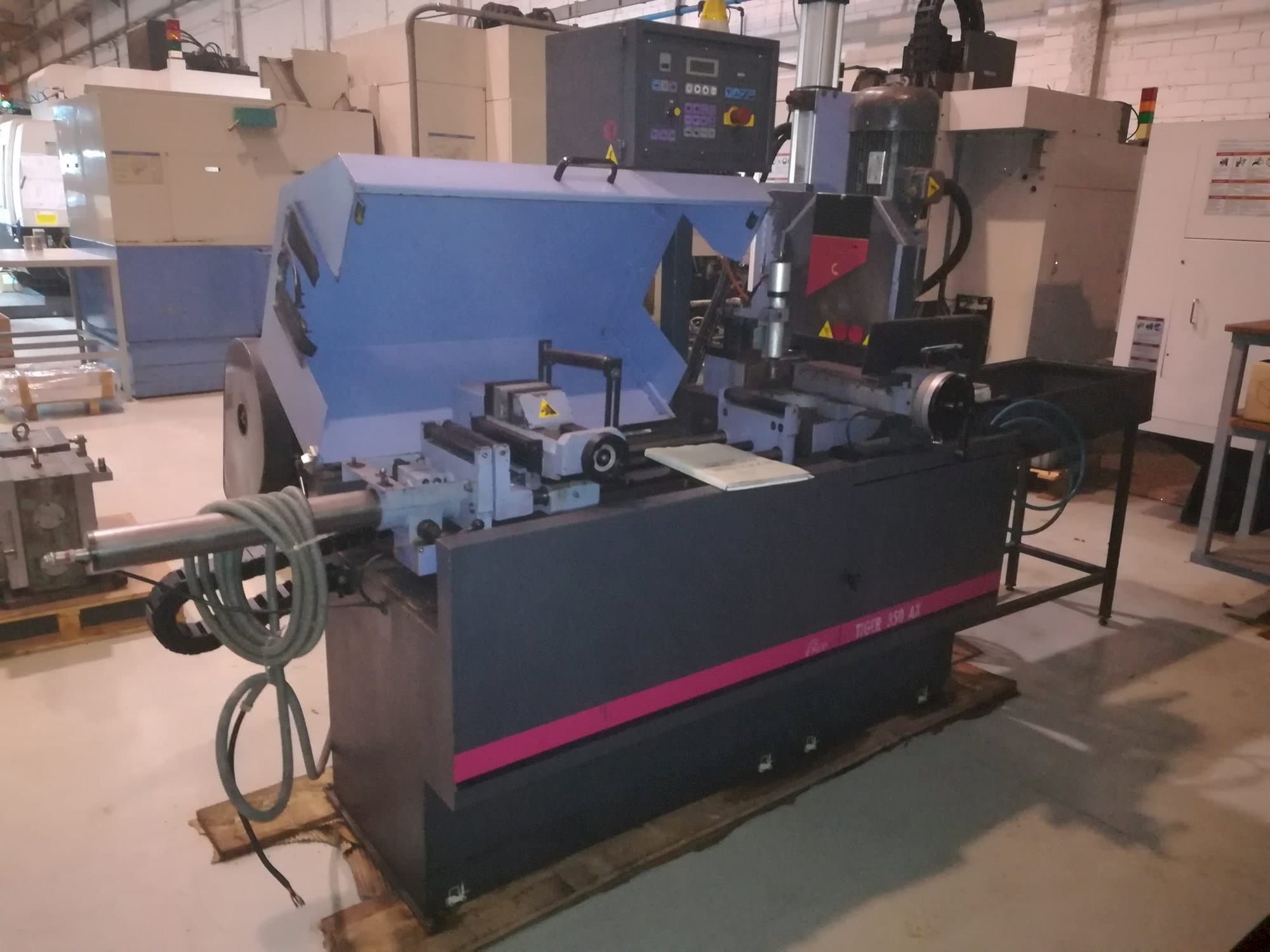 Vista Frontal  da MEP TIGER 350 AX  máquina