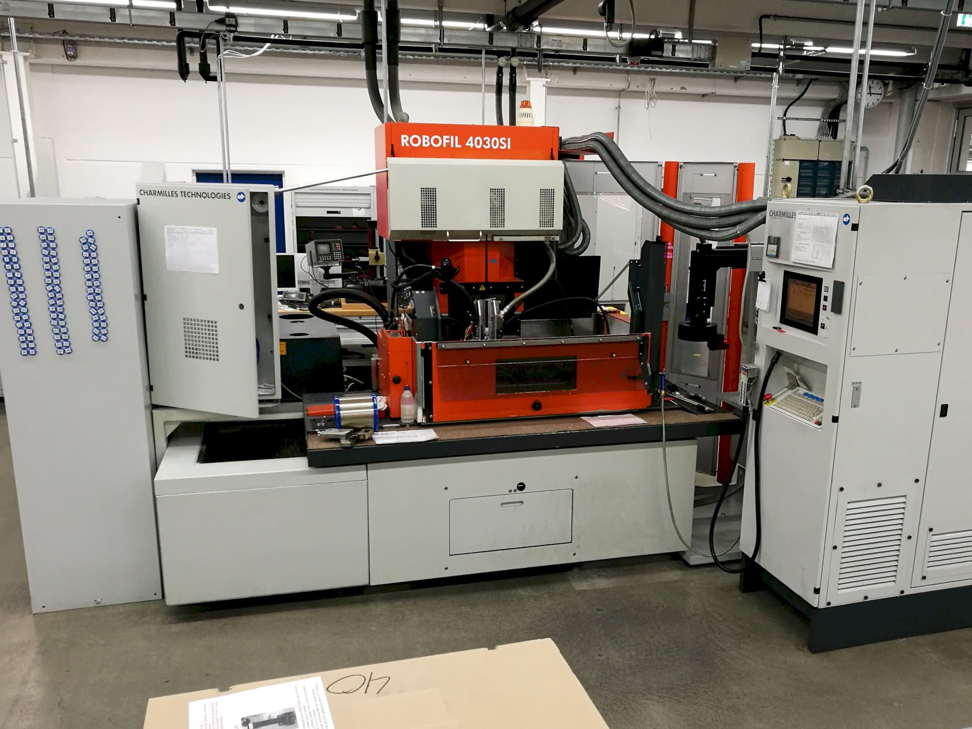 Vista Frontal  da CHARMILLES ROBOFIL 4030SI  máquina