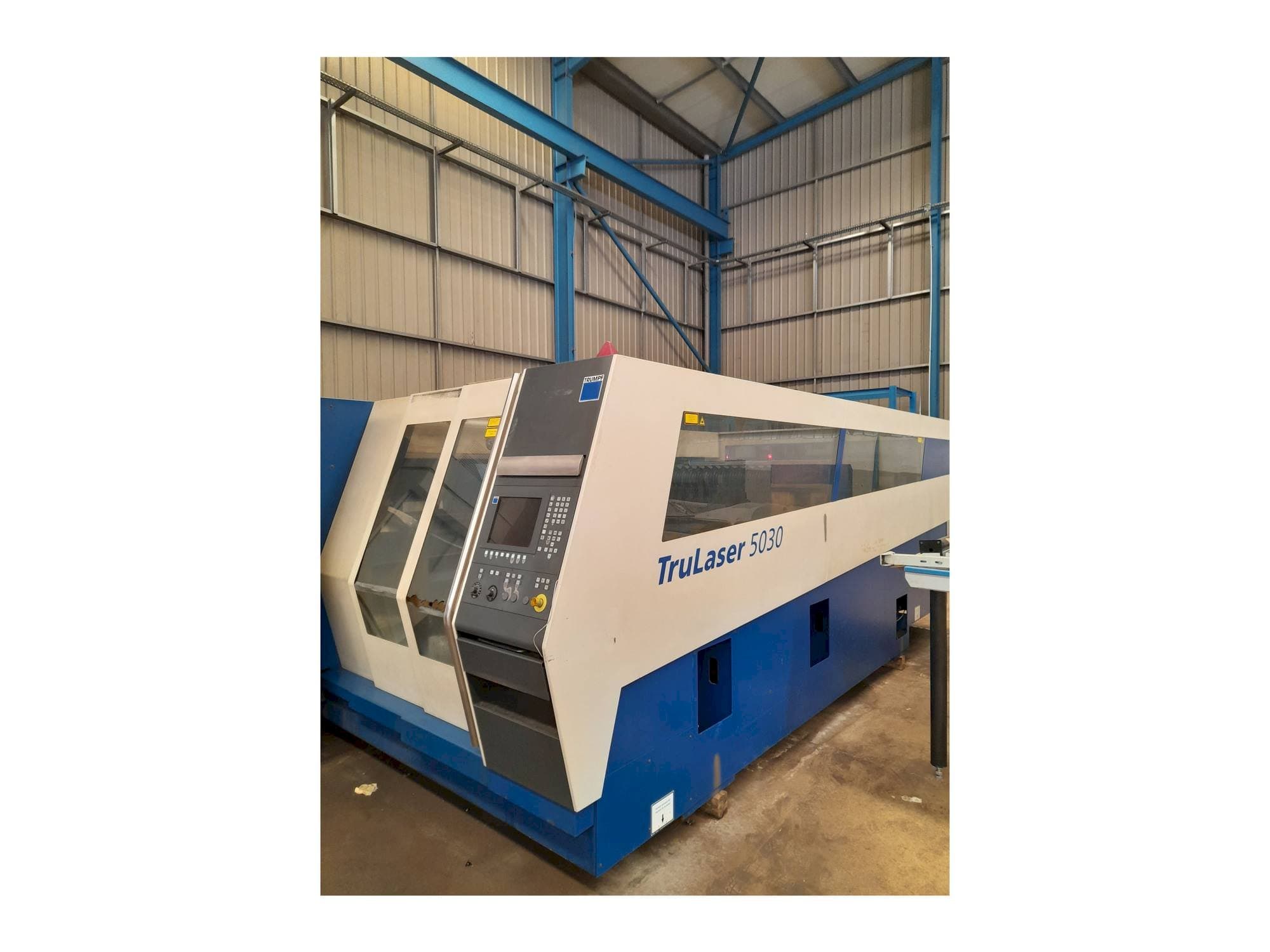 Vista Frontal da Trumpf Trulaser 5030 máquina