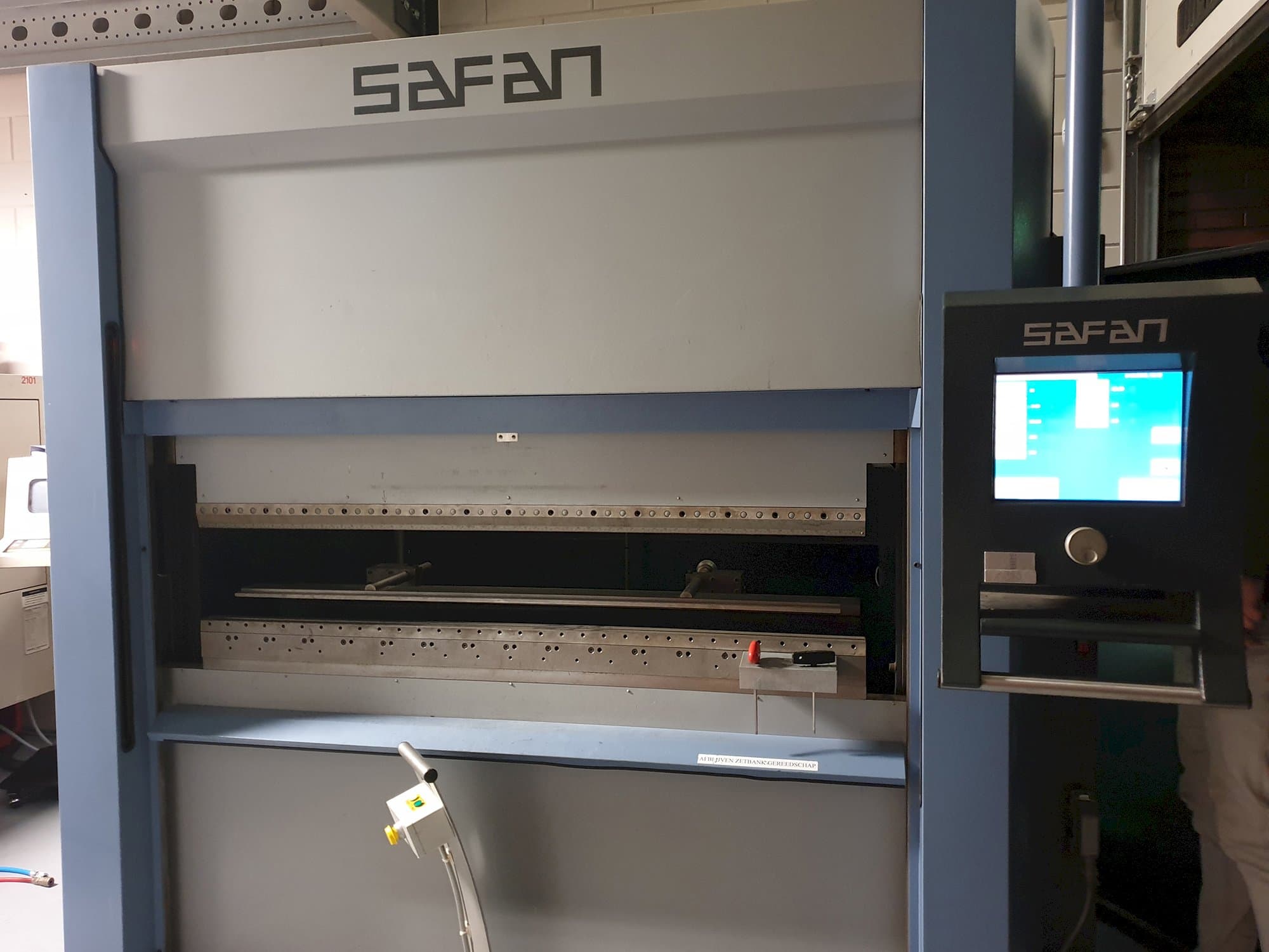 Vista Frontal da Safan SMK 32-K-1600 máquina