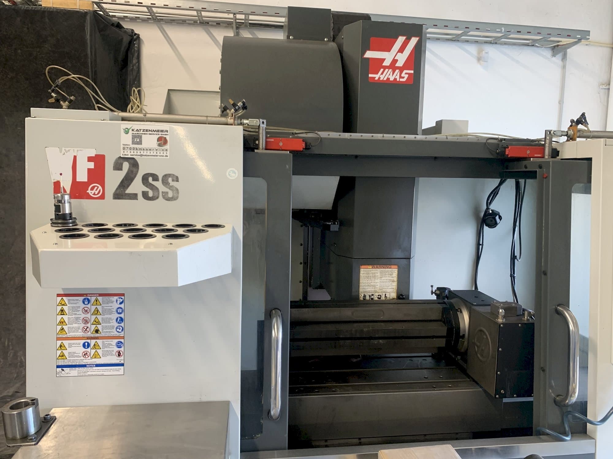 Vista Frontal da HAAS VF-2SS máquina