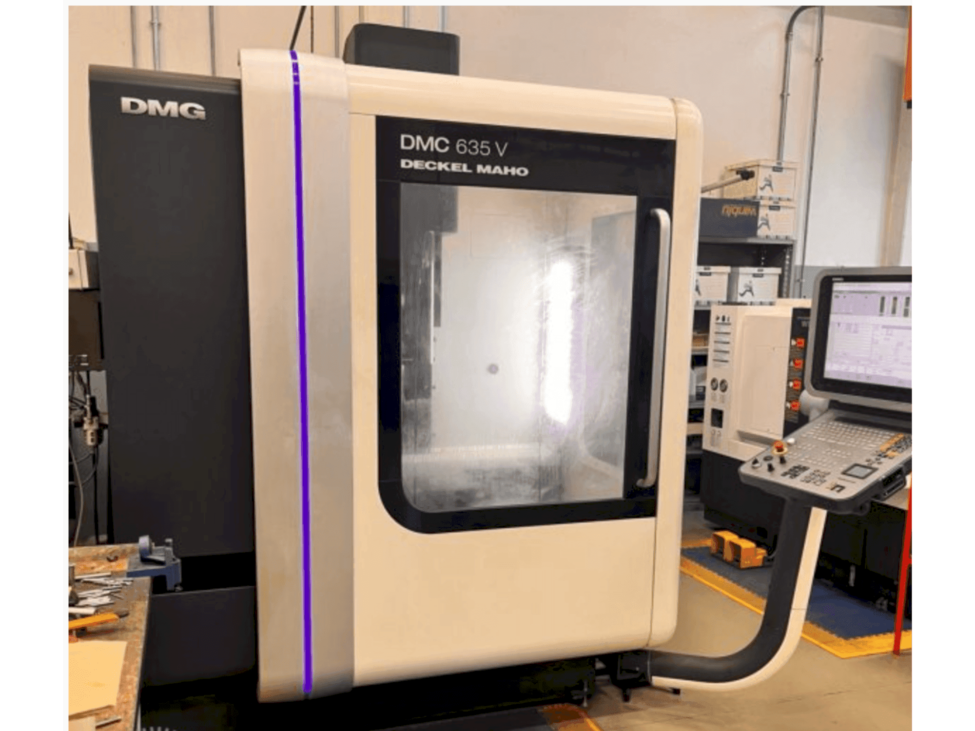 Vista Frontal da DMG DECKEL MAHO DMC 635 V máquina