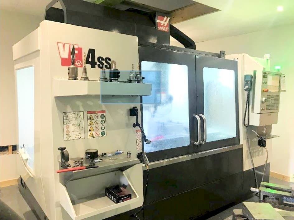 Vista Frontal da HAAS VF-4SS máquina