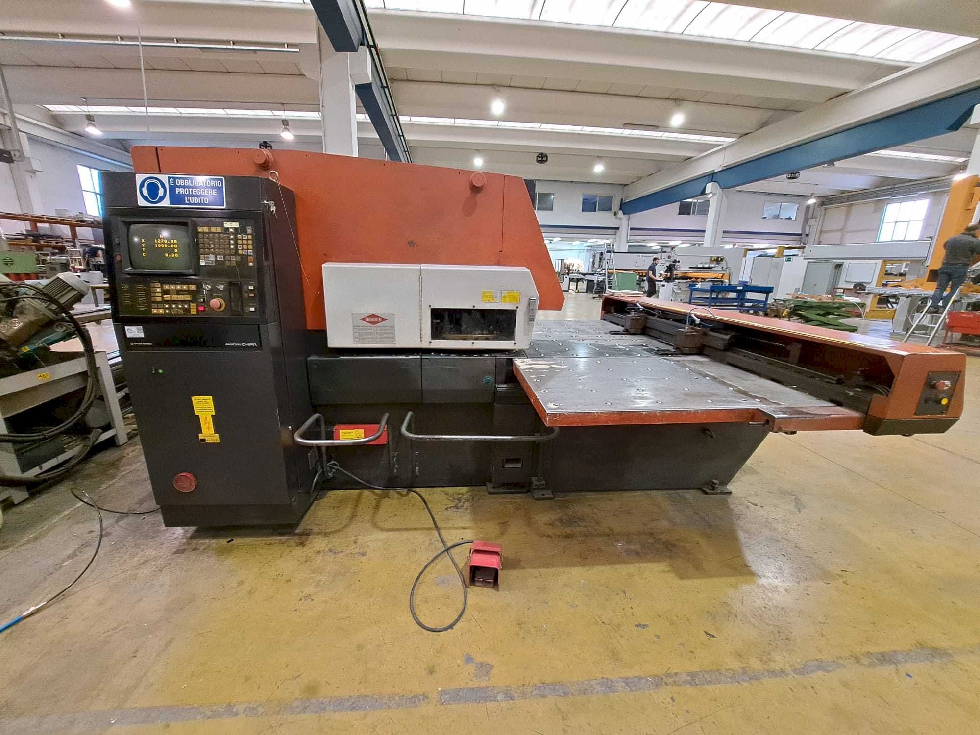 Vista Frontal da AMADA ARIES 245 máquina