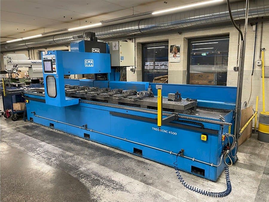 Vista Frontal da CMA TRD28CNC 4500 máquina