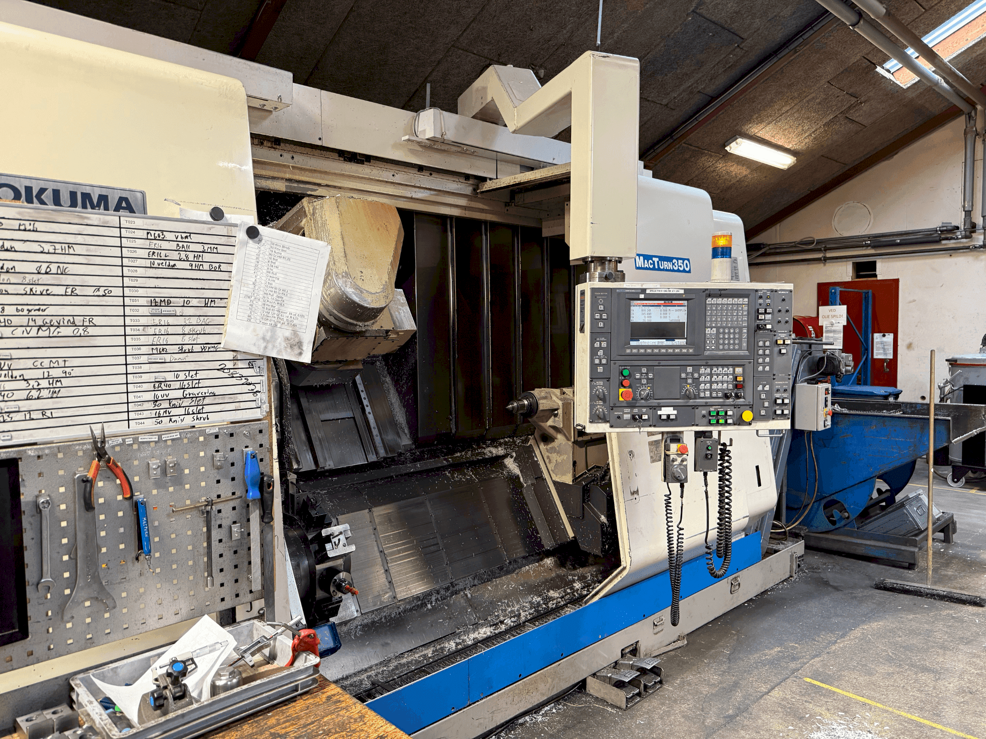 Vista Frontal da Okuma MacTurn 350 máquina