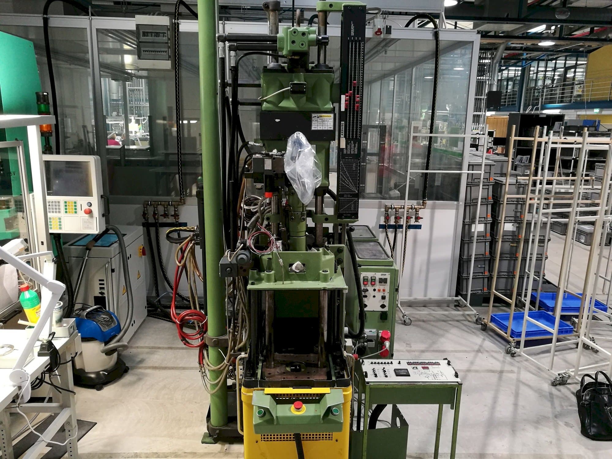 Vista Frontal da Arburg 221-75-350 máquina