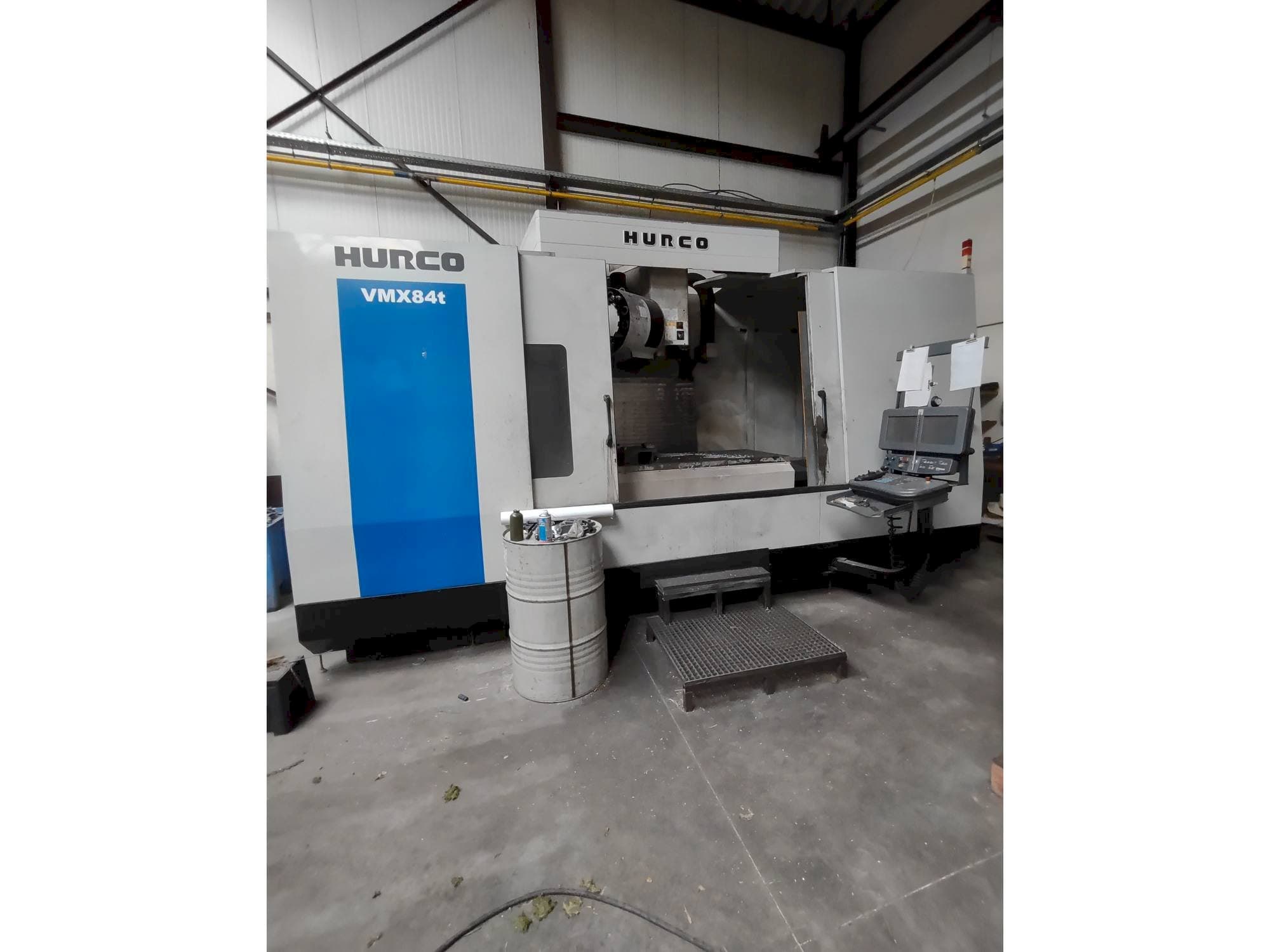 Vista Frontal da Hurco VMX 84t máquina