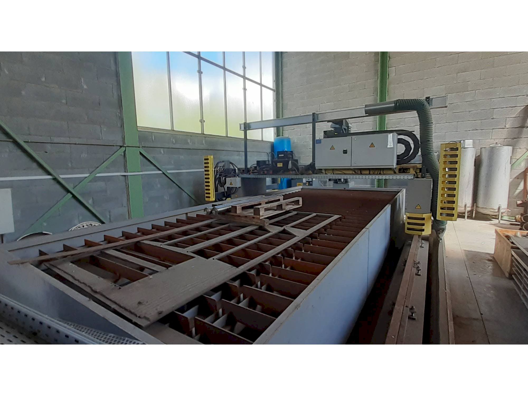 Vista Lateral Esquerda da ESAB Suprarex SXE-HD 3500 máquina