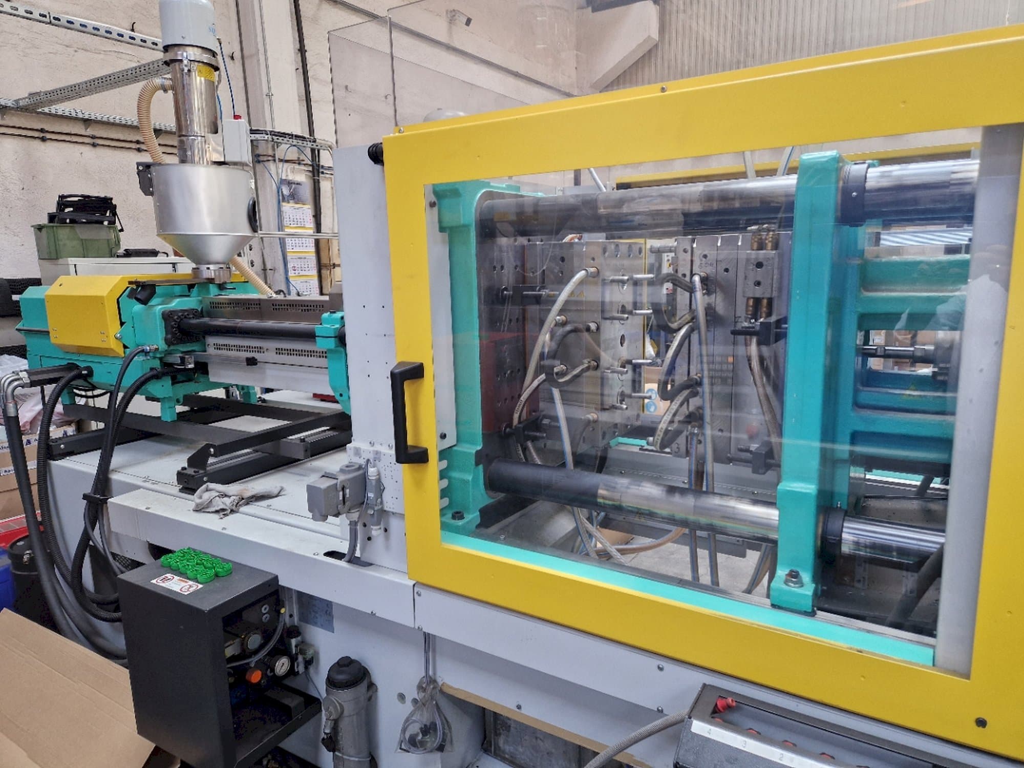 Vista Frontal da Arburg ALLROUNDER 570 C 2000-800 GOLDEN EDITION máquina