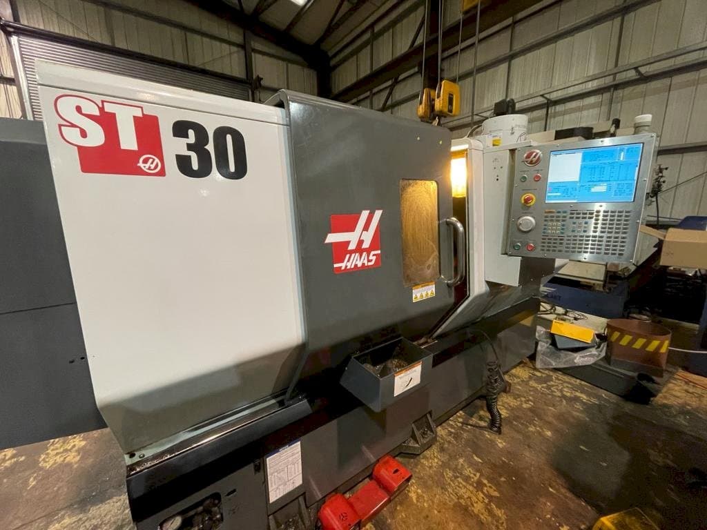 Vista Frontal da HAAS ST-30 máquina