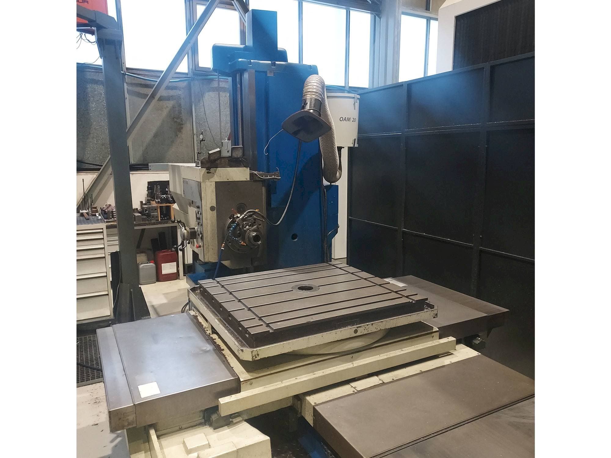 Vista Frontal da TOS WH 10 CNC máquina