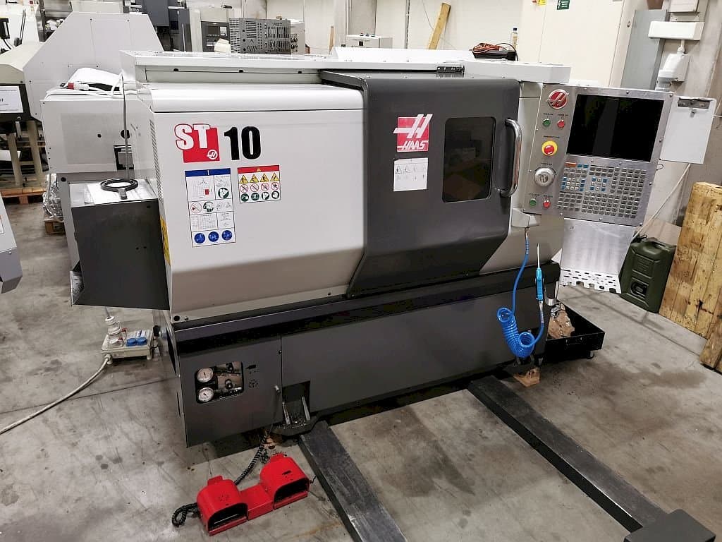 Vista Frontal da HAAS ST 10 máquina