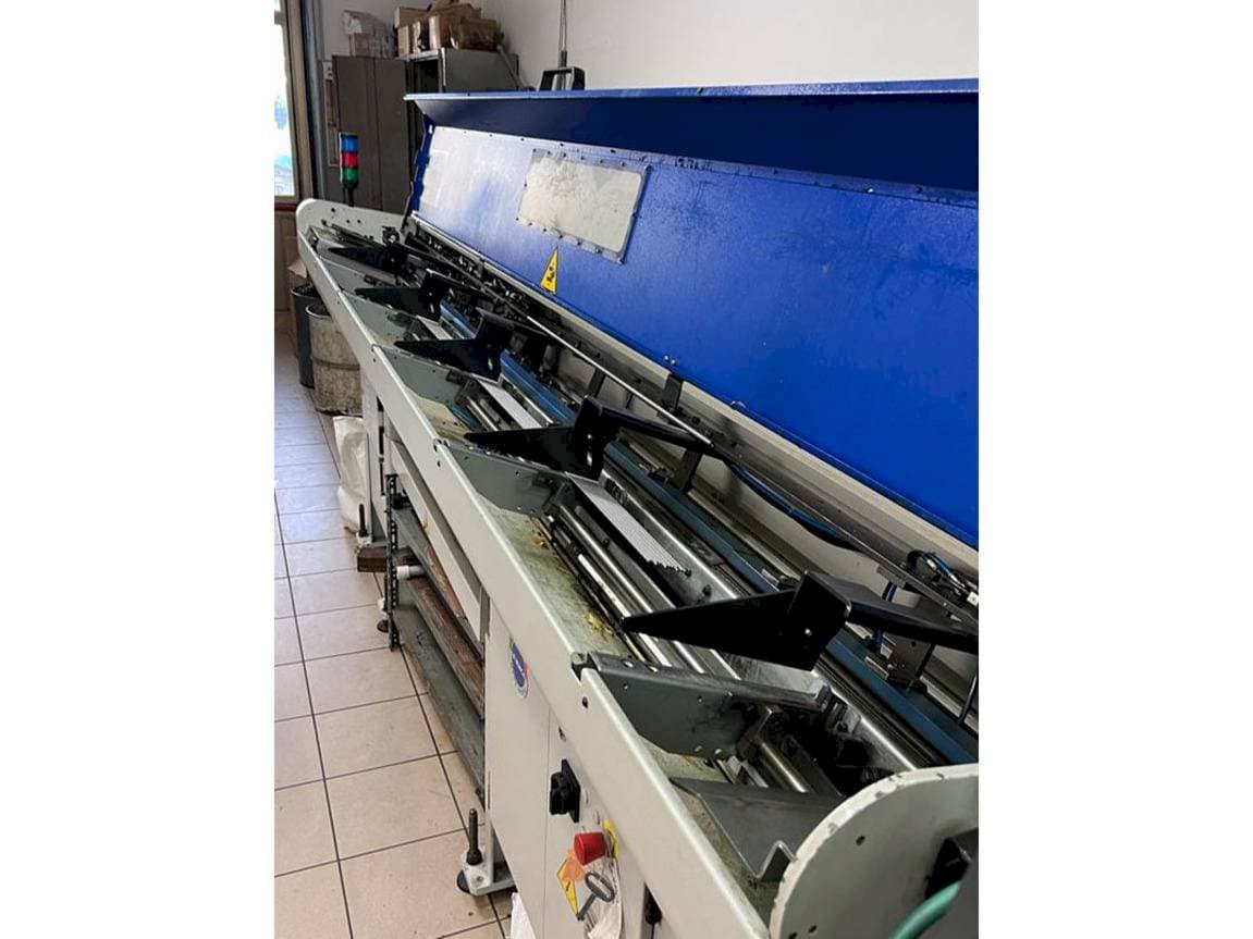 Vista Lateral Direita  da TSUGAMI HS207  máquina