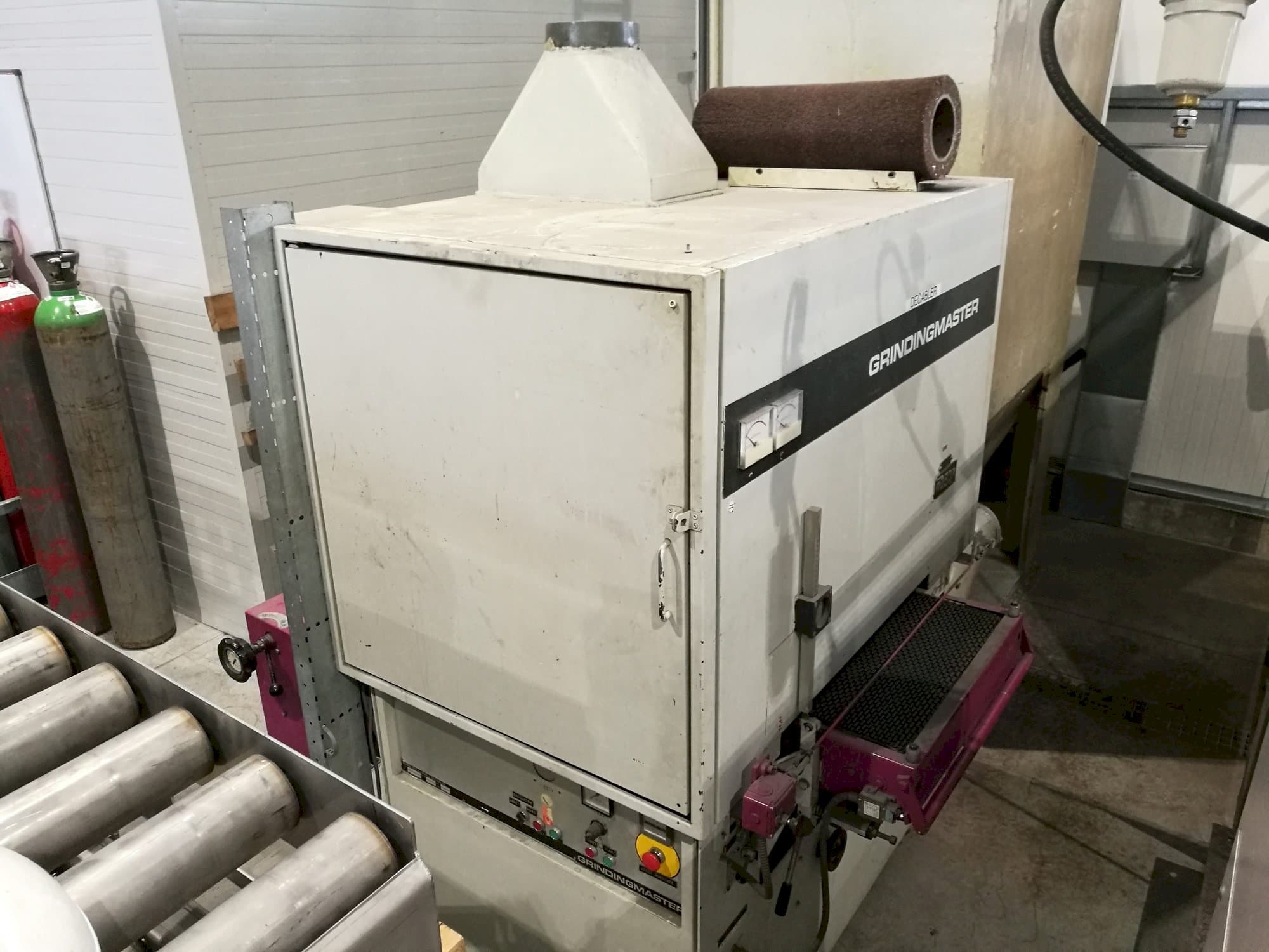 Vista Esquerda  da GRINDINGMASTER MCSB2-600  máquina