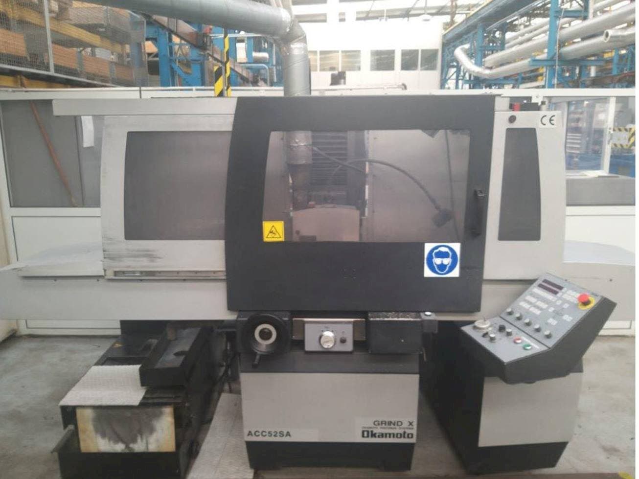 Vista Frontal da OKAMOTO ACC 52SA máquina