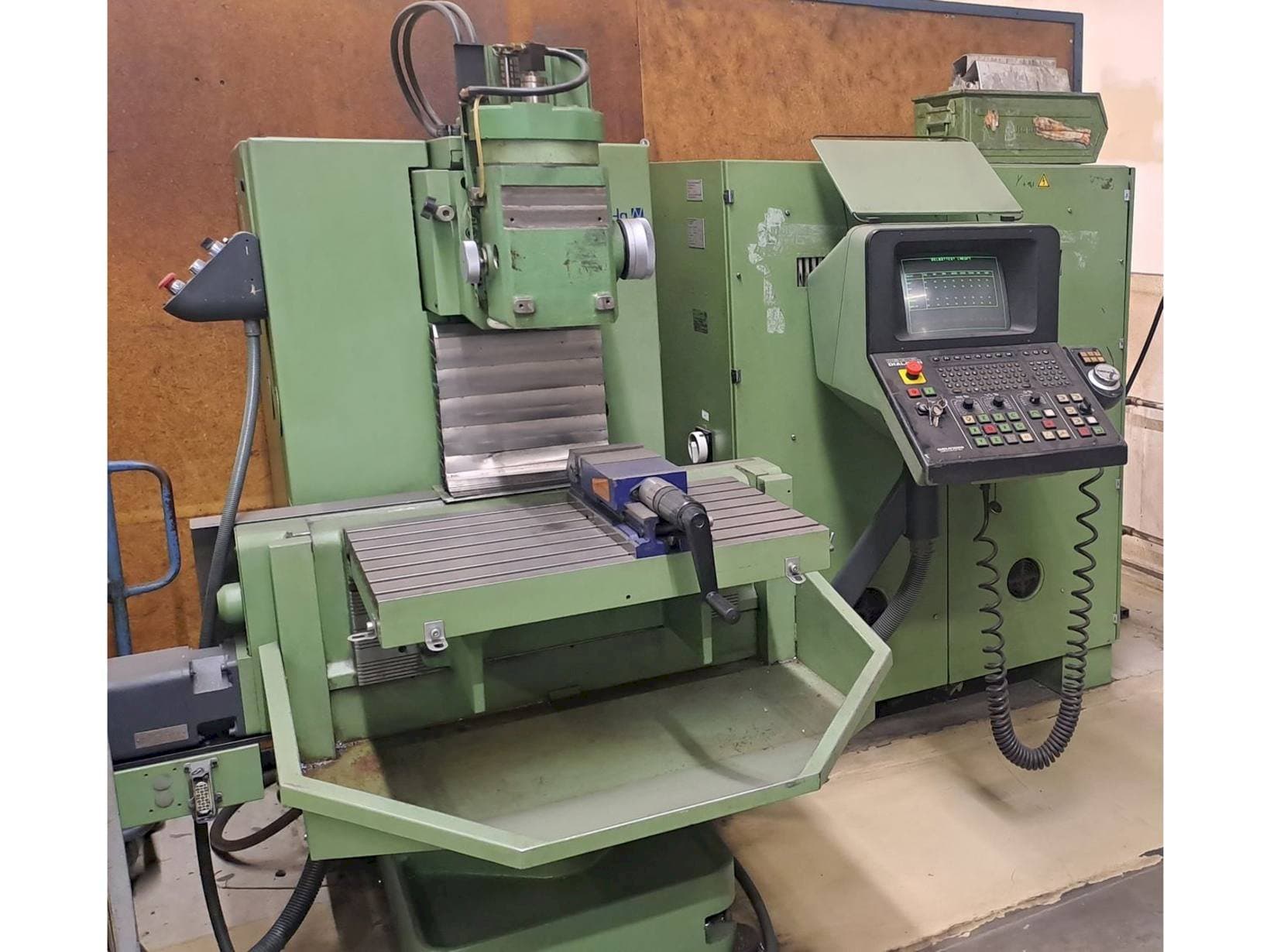 Vista Frontal da DECKEL FP3NC máquina