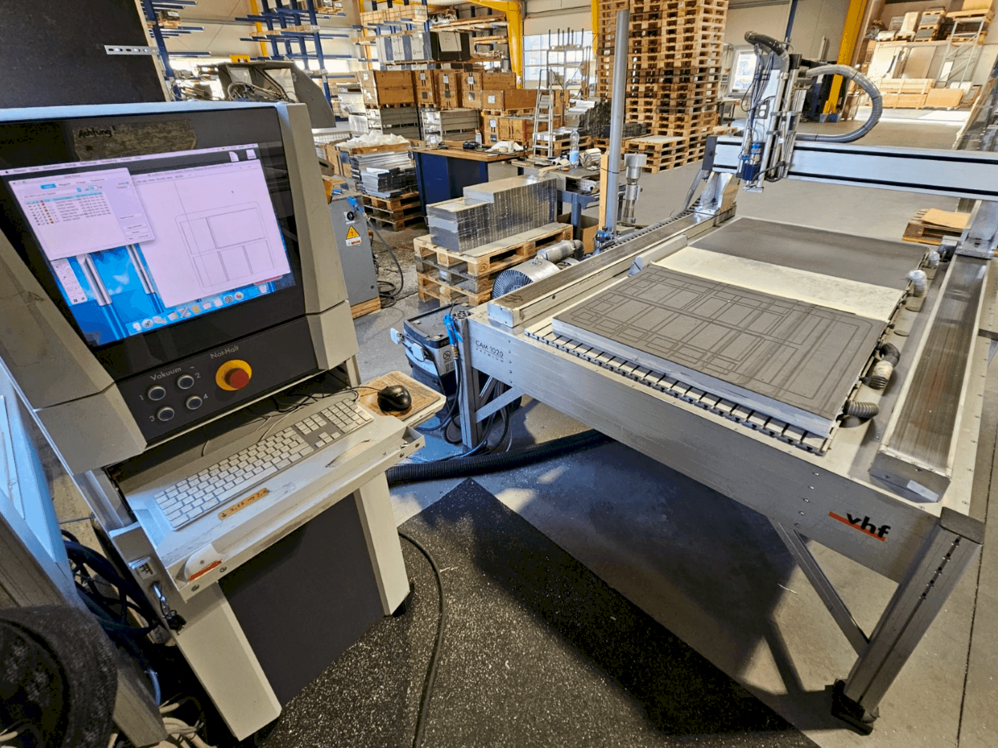 Vista Frontal  da VHF CAM 1020 Premium  máquina