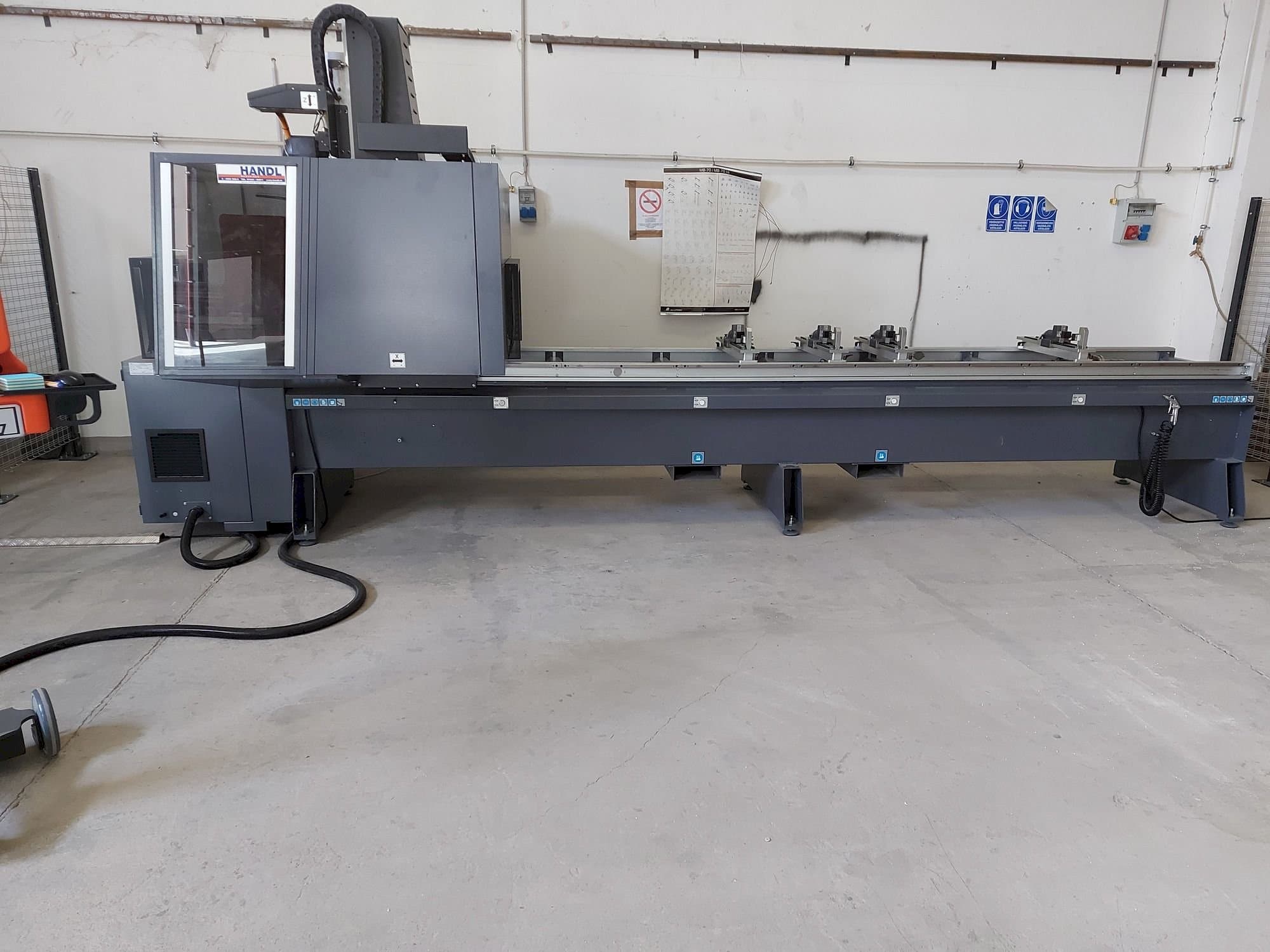 Vista Frontal da Tekna TKE943-4 máquina