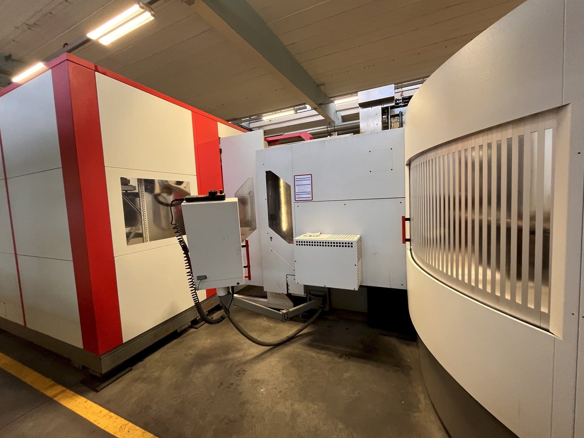 Vista Esquerda  da HERMLE C30 U  máquina