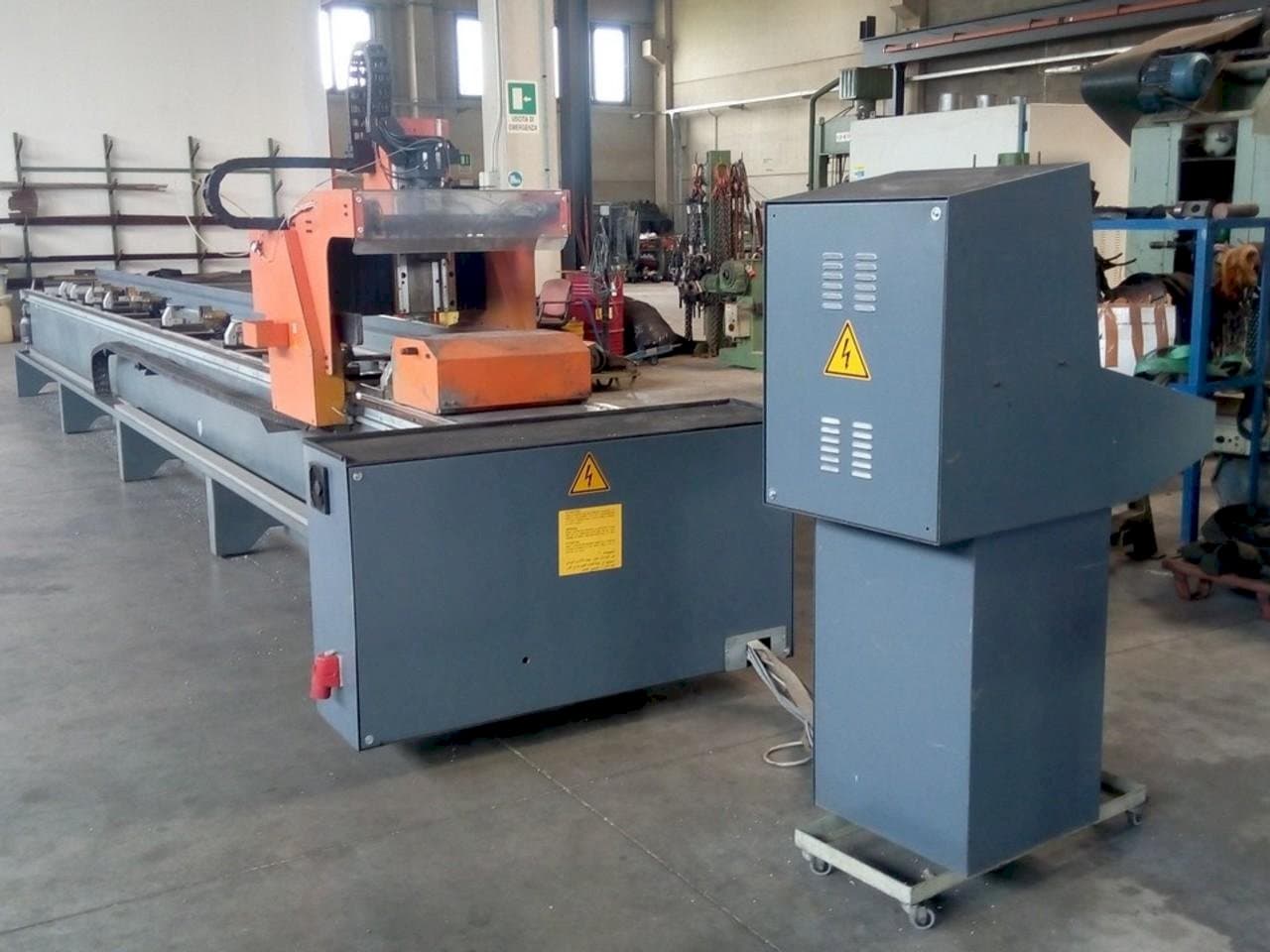 Vista Frontal da Tekna UT 426/3 máquina