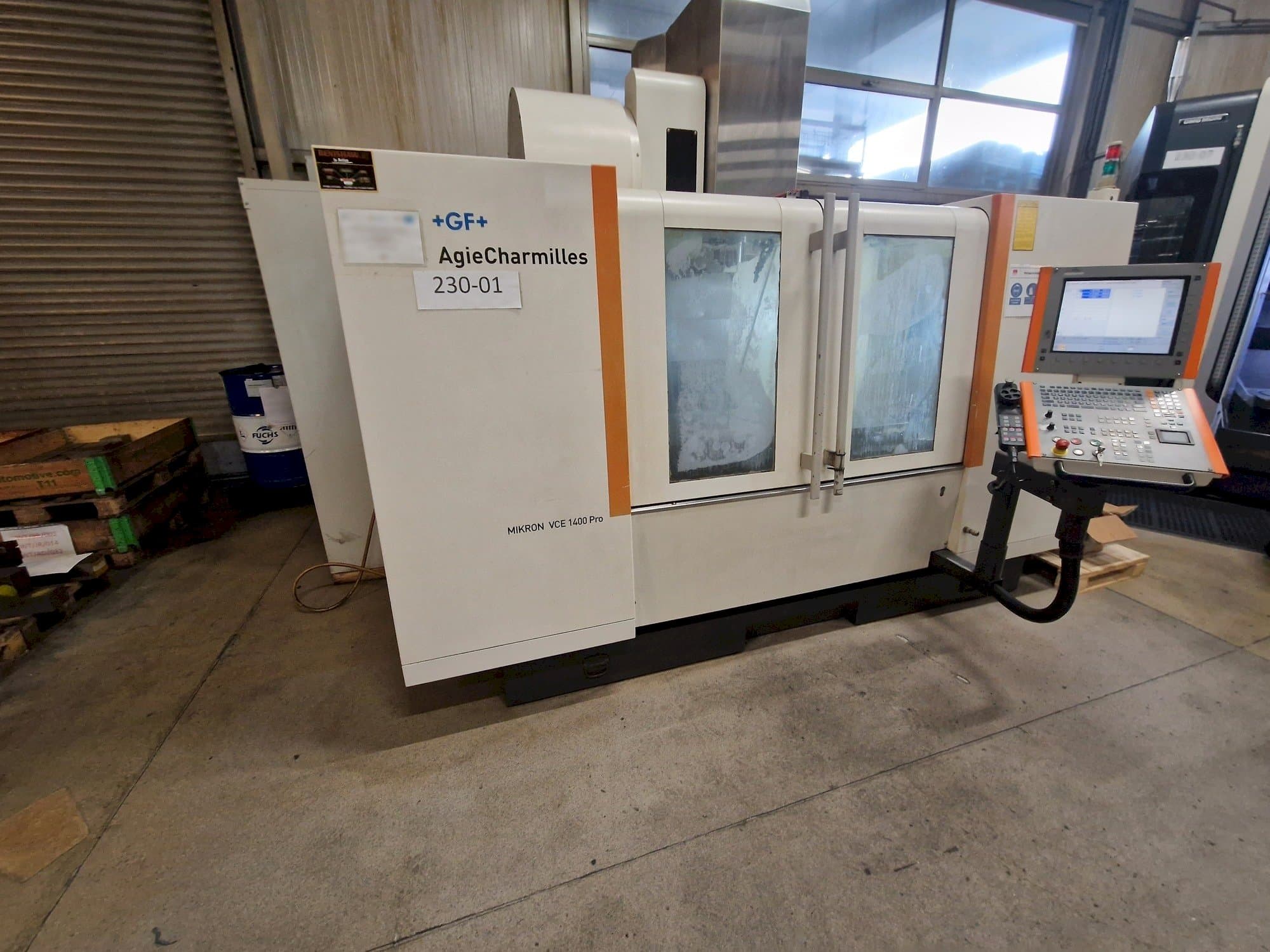 Vista Lateral Esquerda  da AgieCharmilles MIKRON VCE 1400 PRO  máquina
