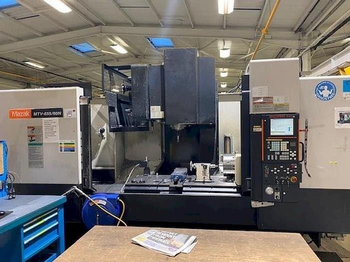 Vista Frontal da Mazak MTV 655/60N máquina