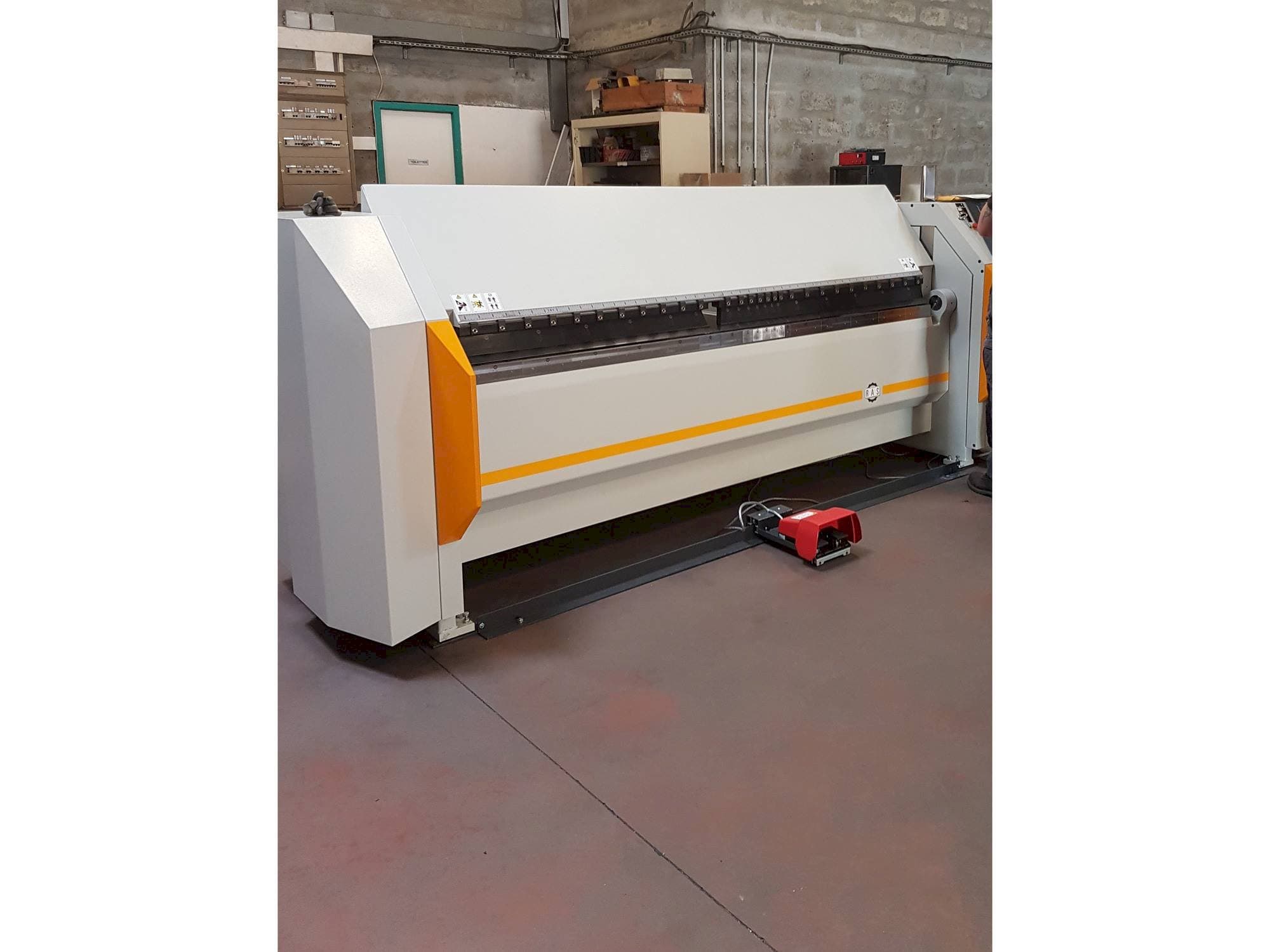 Vista Frontal da RAS 62.25 TURBObend Plus máquina