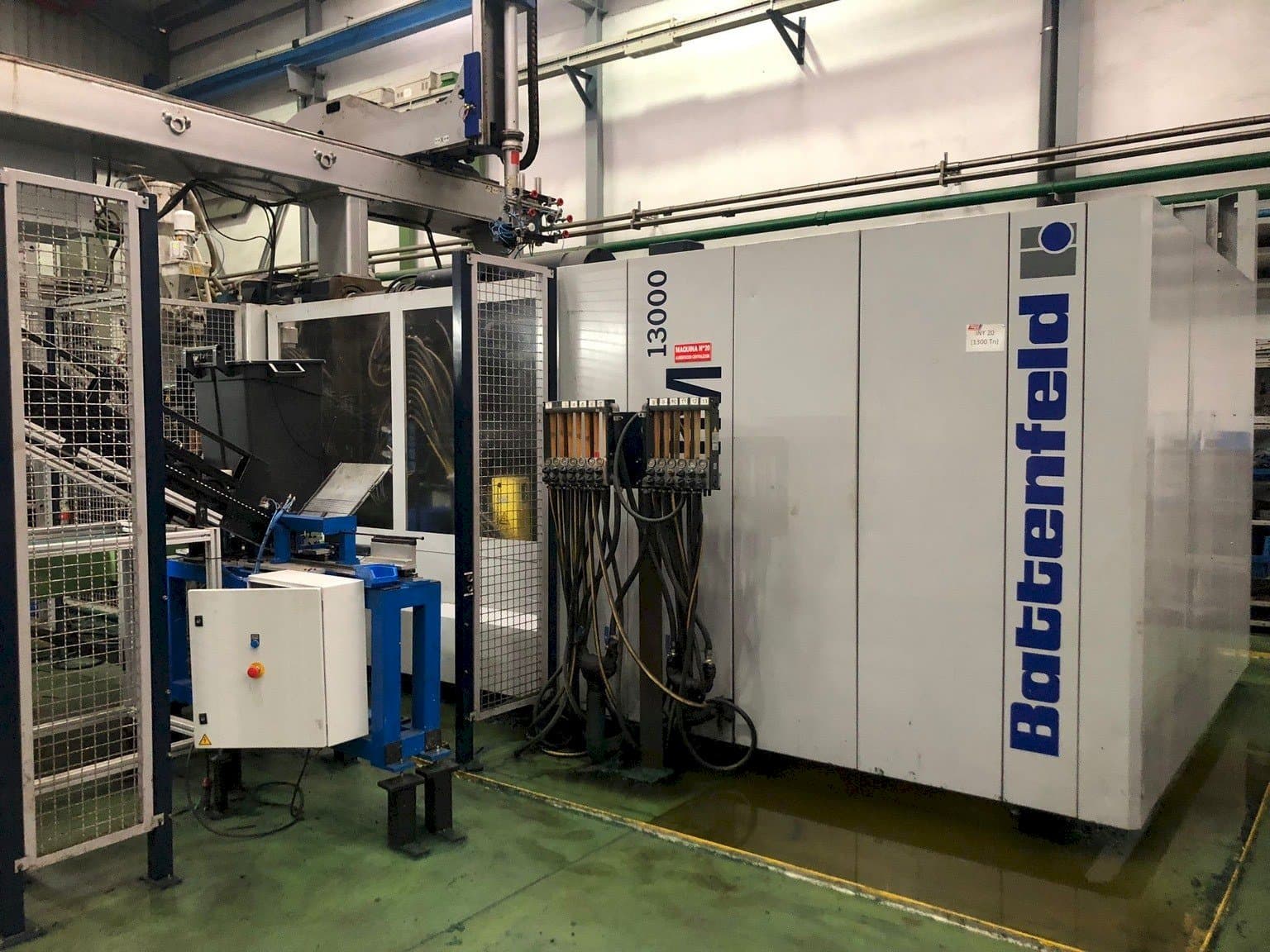 Vista Frontal da Battenfeld HM 13000 máquina