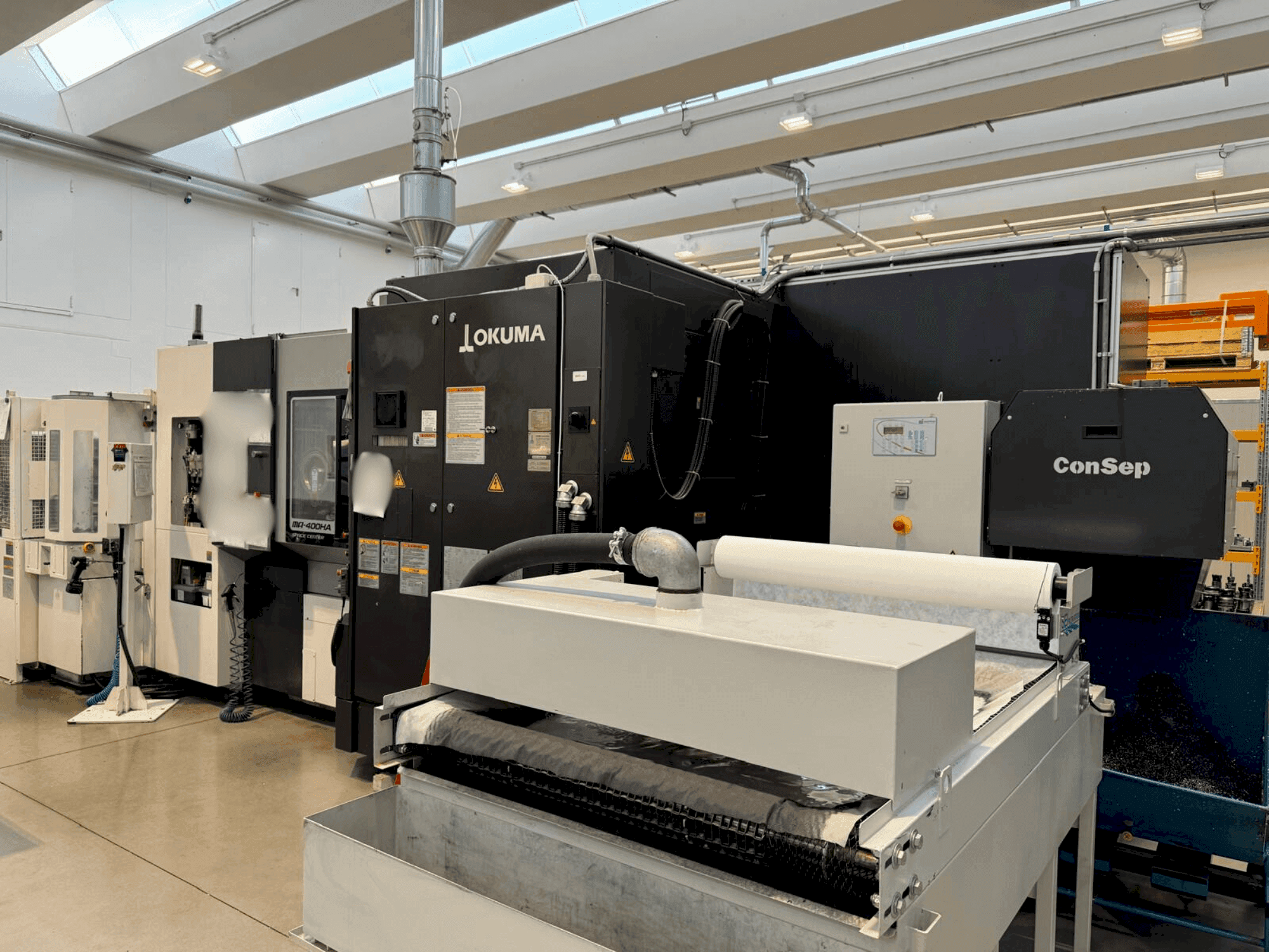 Vista Frontal  da Okuma MA-400HA  máquina