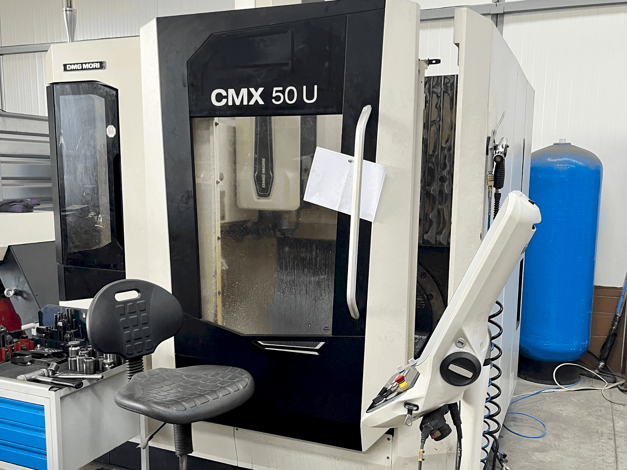 Vista Frontal da DMG MORI CMX 50 U máquina
