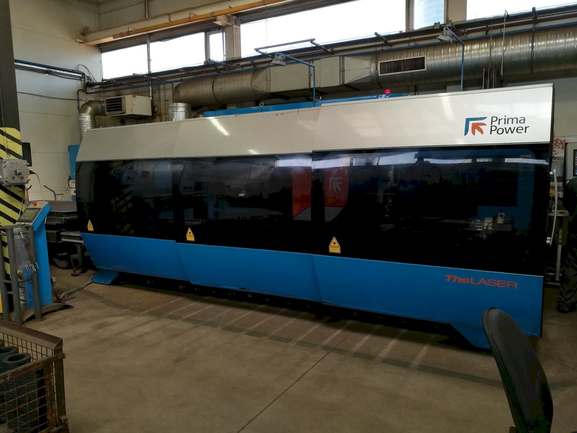 Vista Frontal da Prima Power Zaphiro máquina