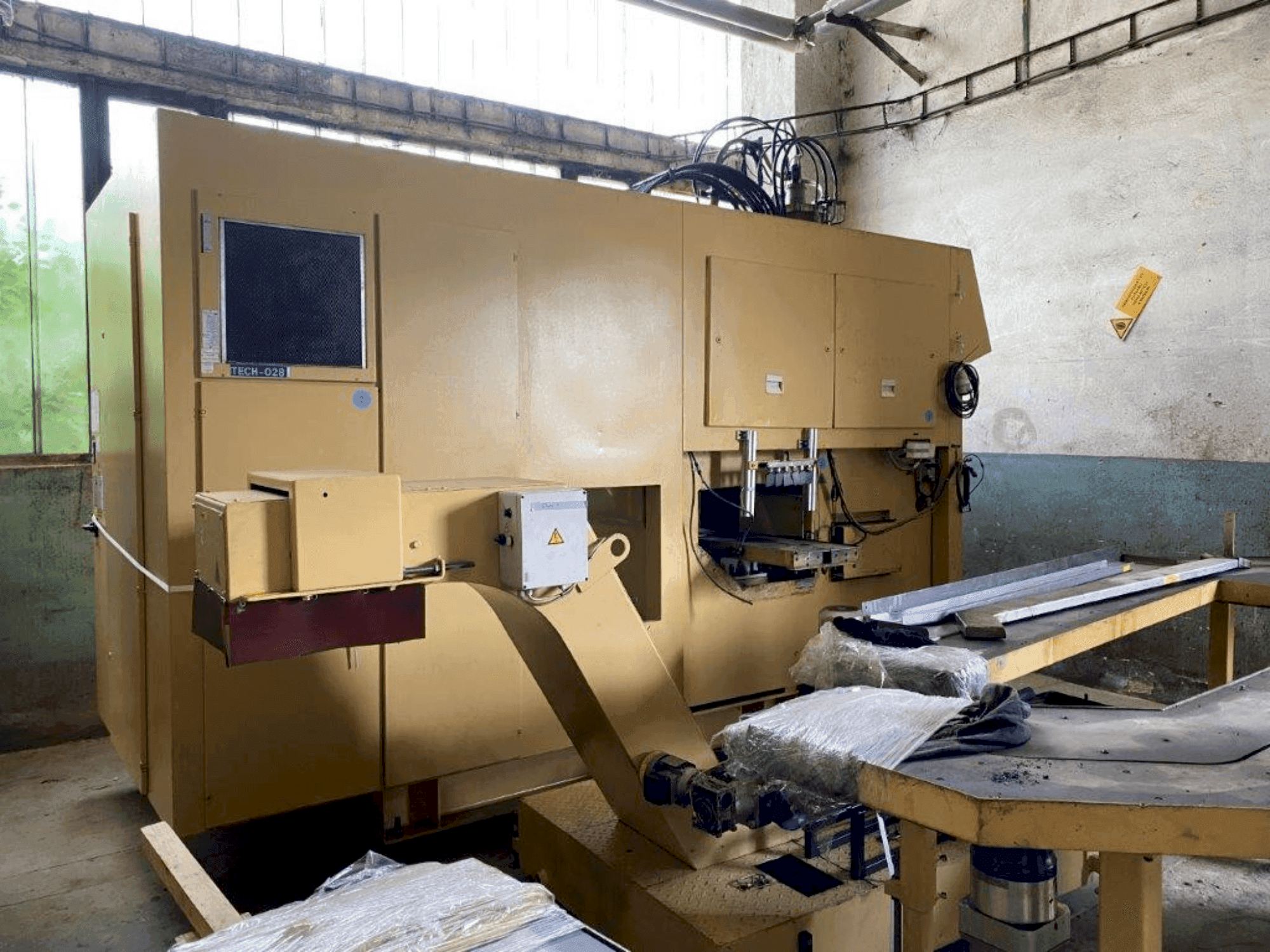 Vista Frontal da EMAG VSC 400 máquina