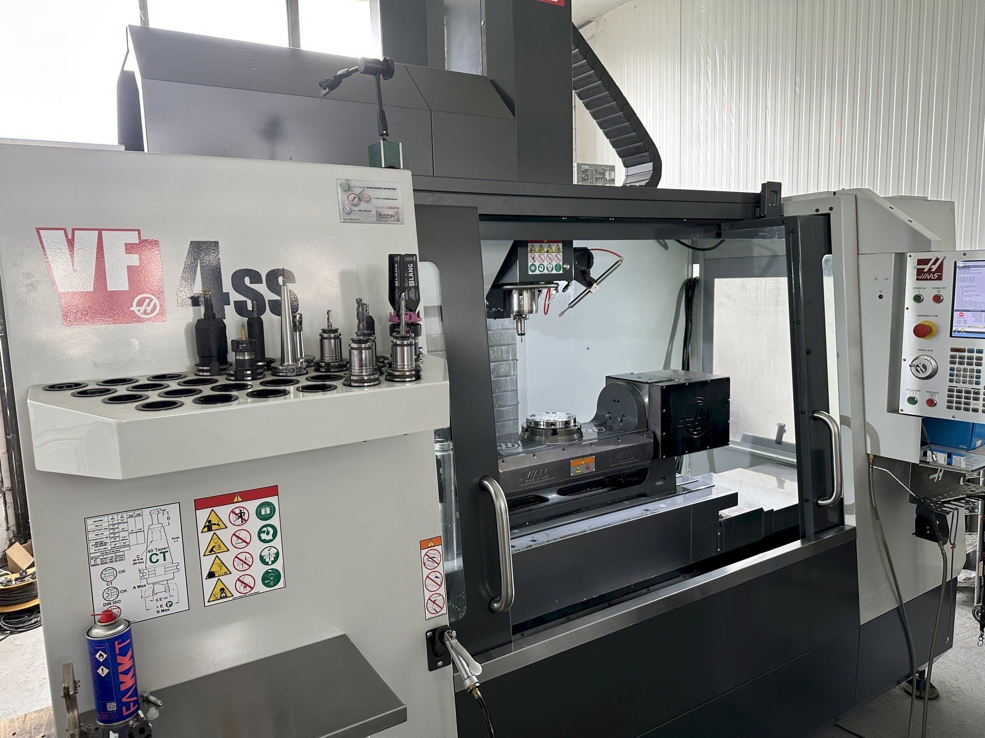 Vista Esquerda da HAAS VF-4SS máquina