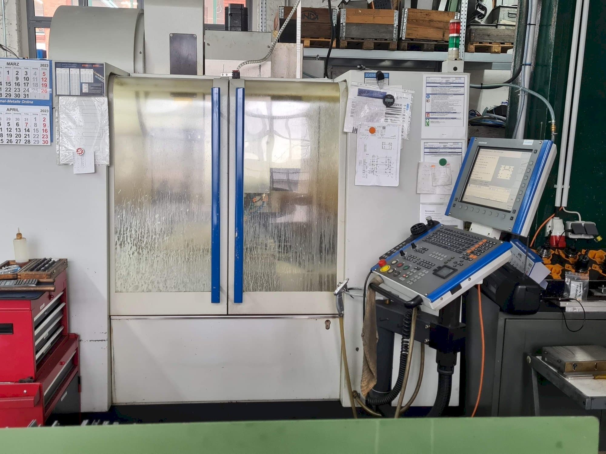 Vista Frontal da MIKRON VCE600 Pro máquina