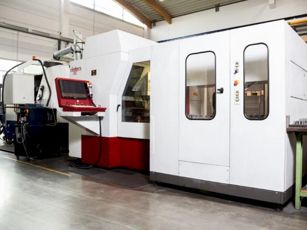 Vista Frontal da Röders TEC RXP 500 máquina