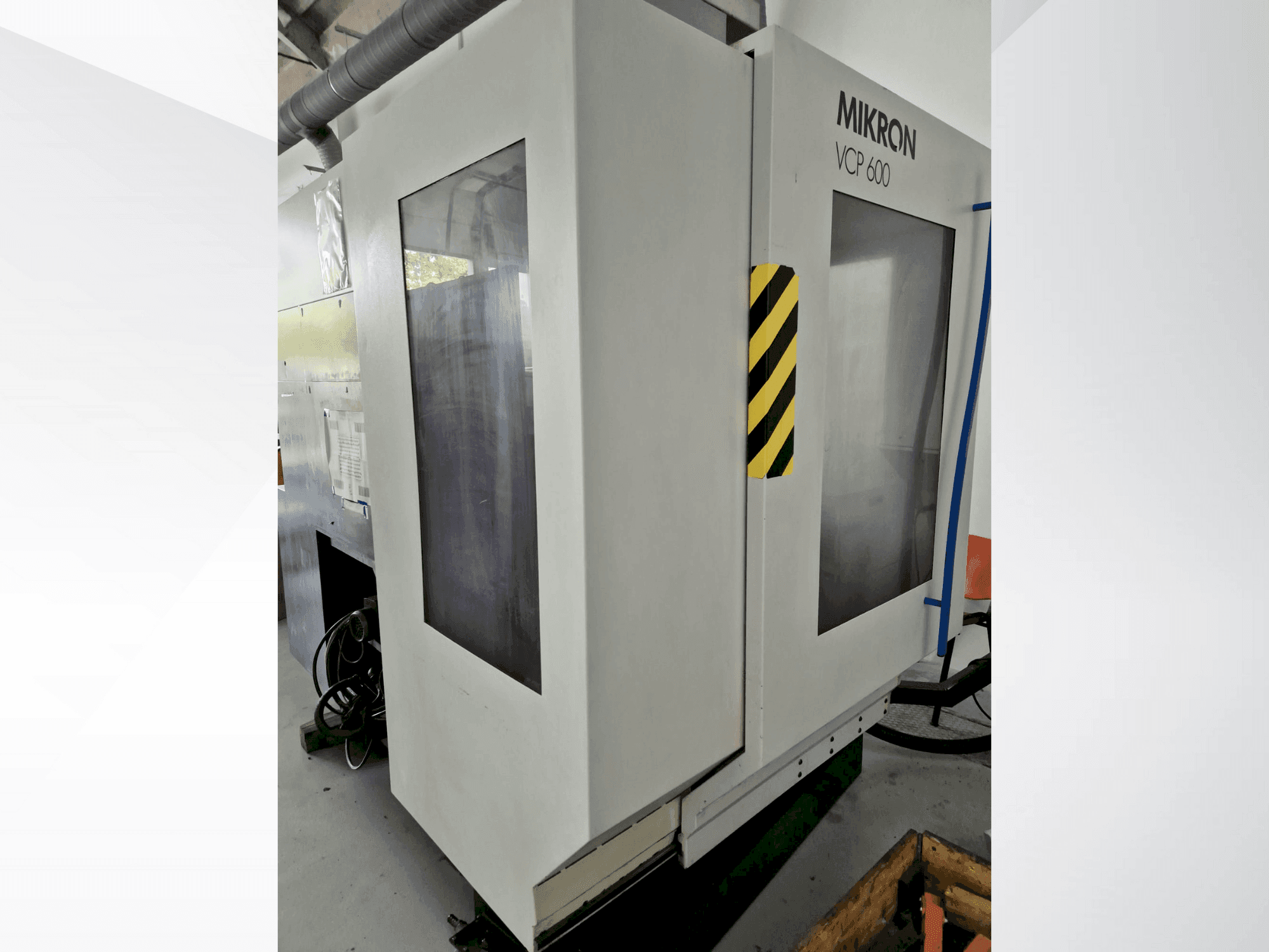 Vista Frontal da MIKRON VCP 600 máquina